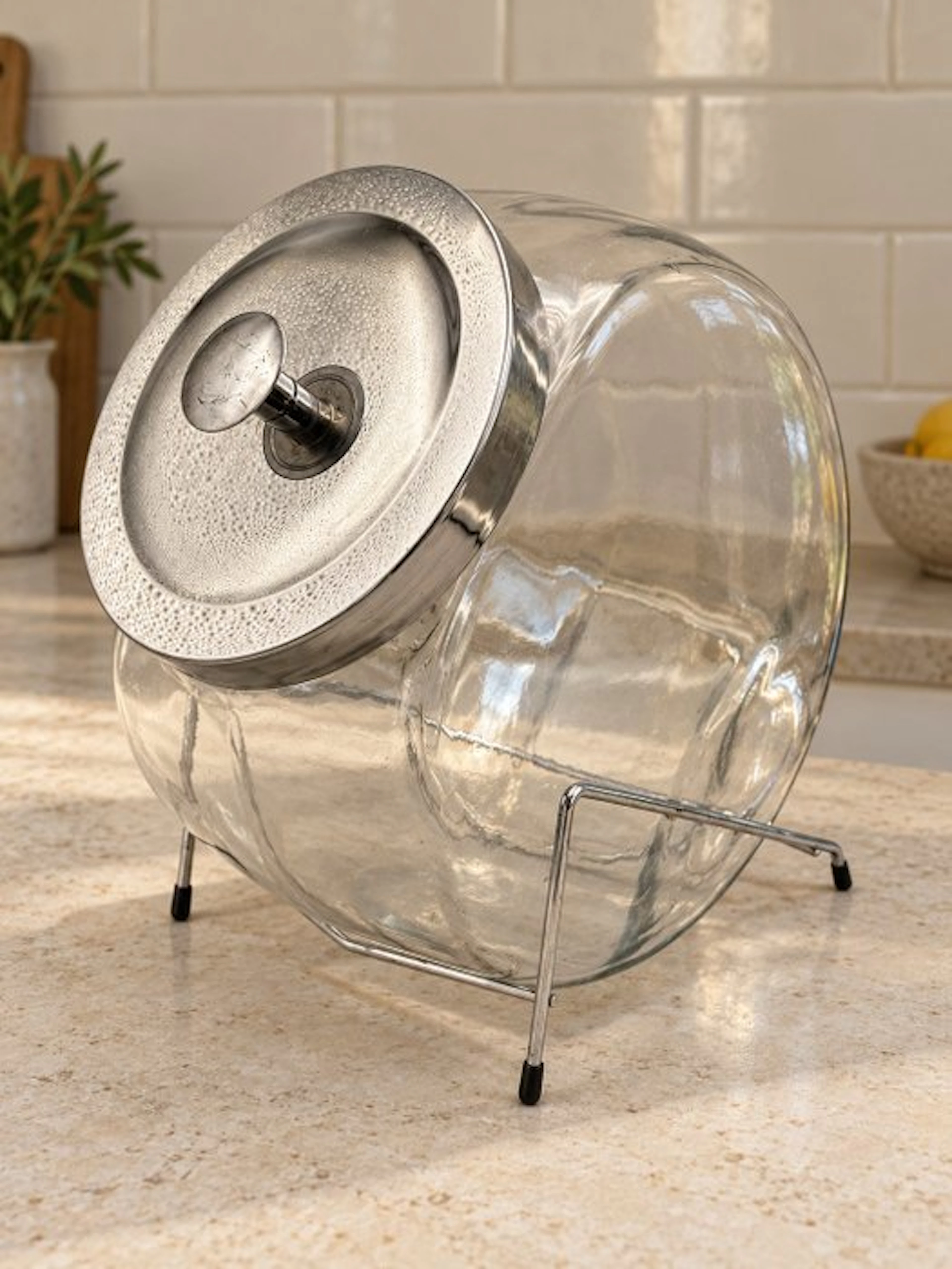 Vintage glazen winkelierspot op metalen standaard – met...