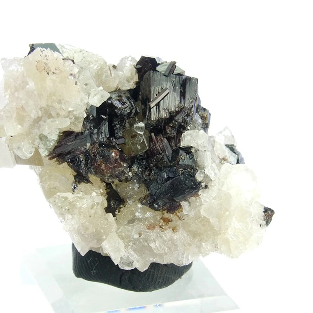 Uvite on Dolomite - Brumado, Bahia, Brazil - Height: 4.2 cm - Width: 3 cm- 30 g