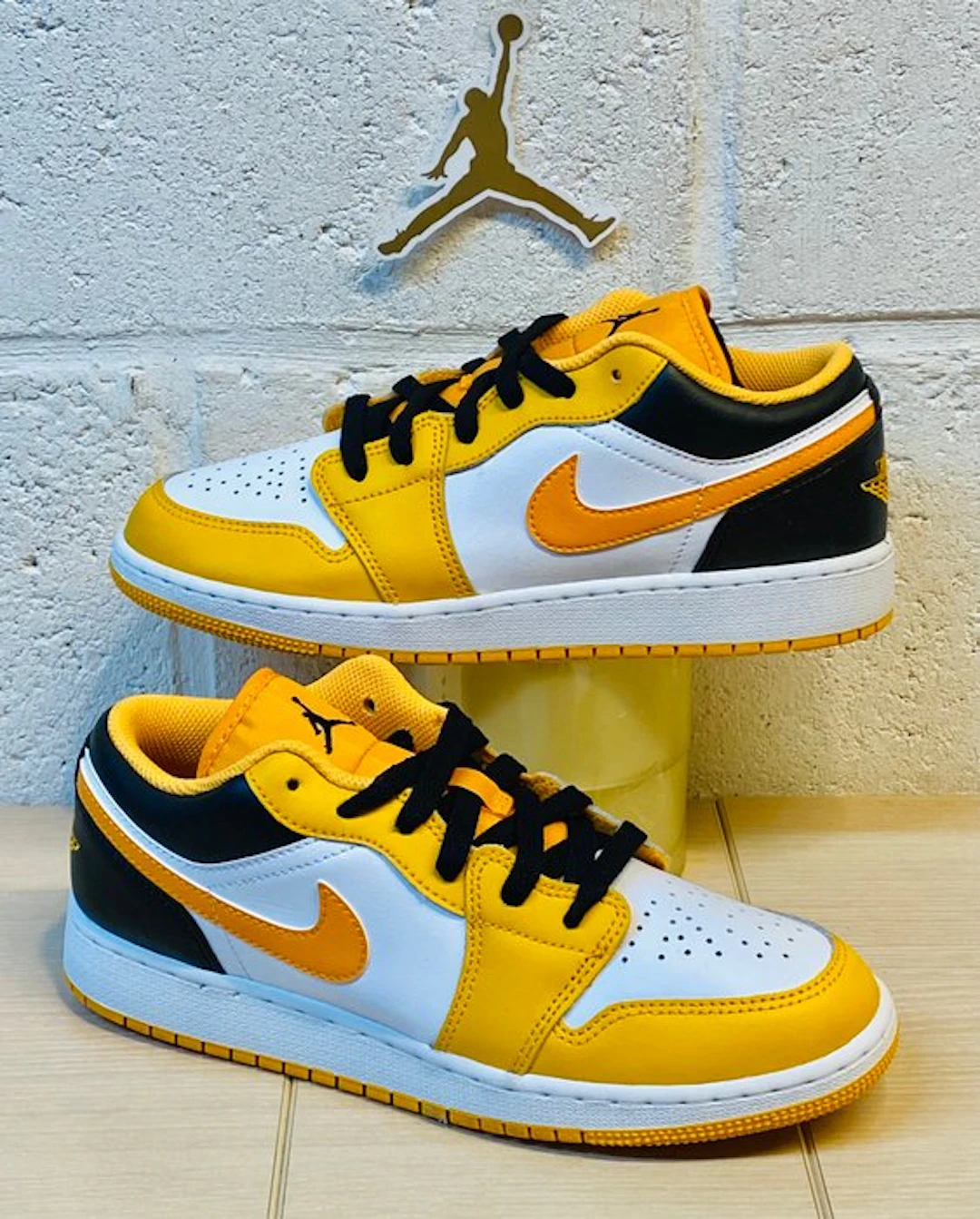 Air Jordan - One Mid University Gold P39 - Sneakers...