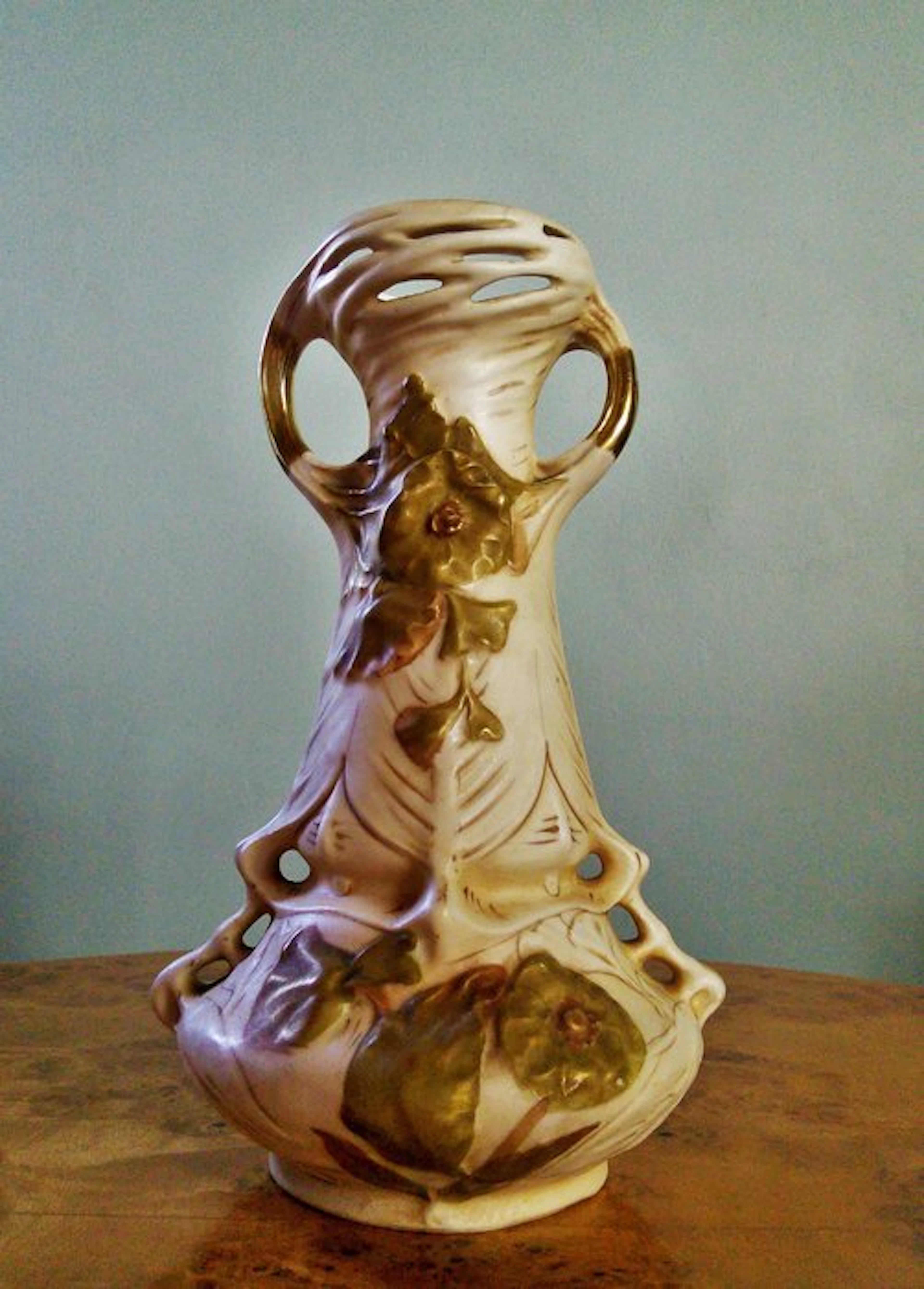 Royal Dux Porzellan-Manufaktur - Vase - Porcelain, Gold plated