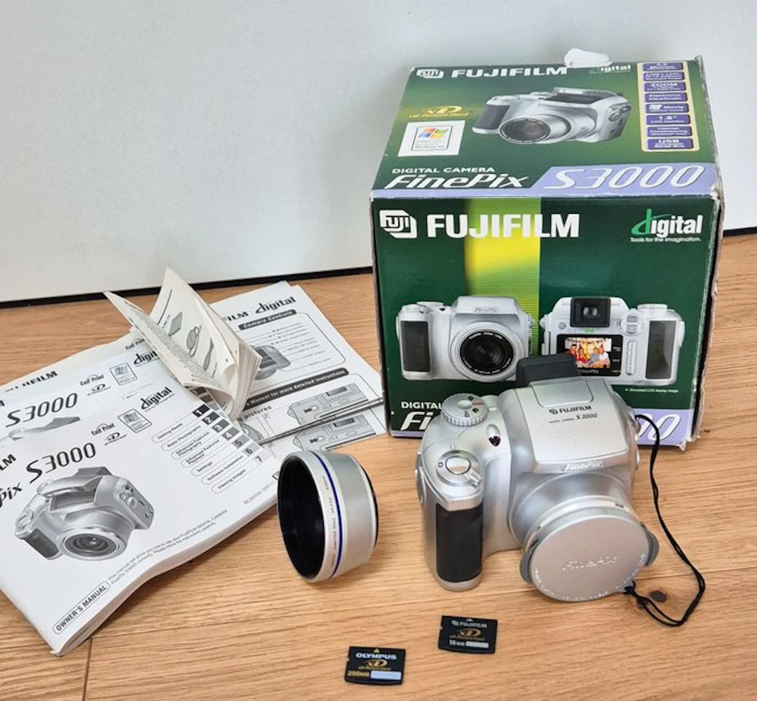 Fujifilm FinePix S3000 zoom Digital camera