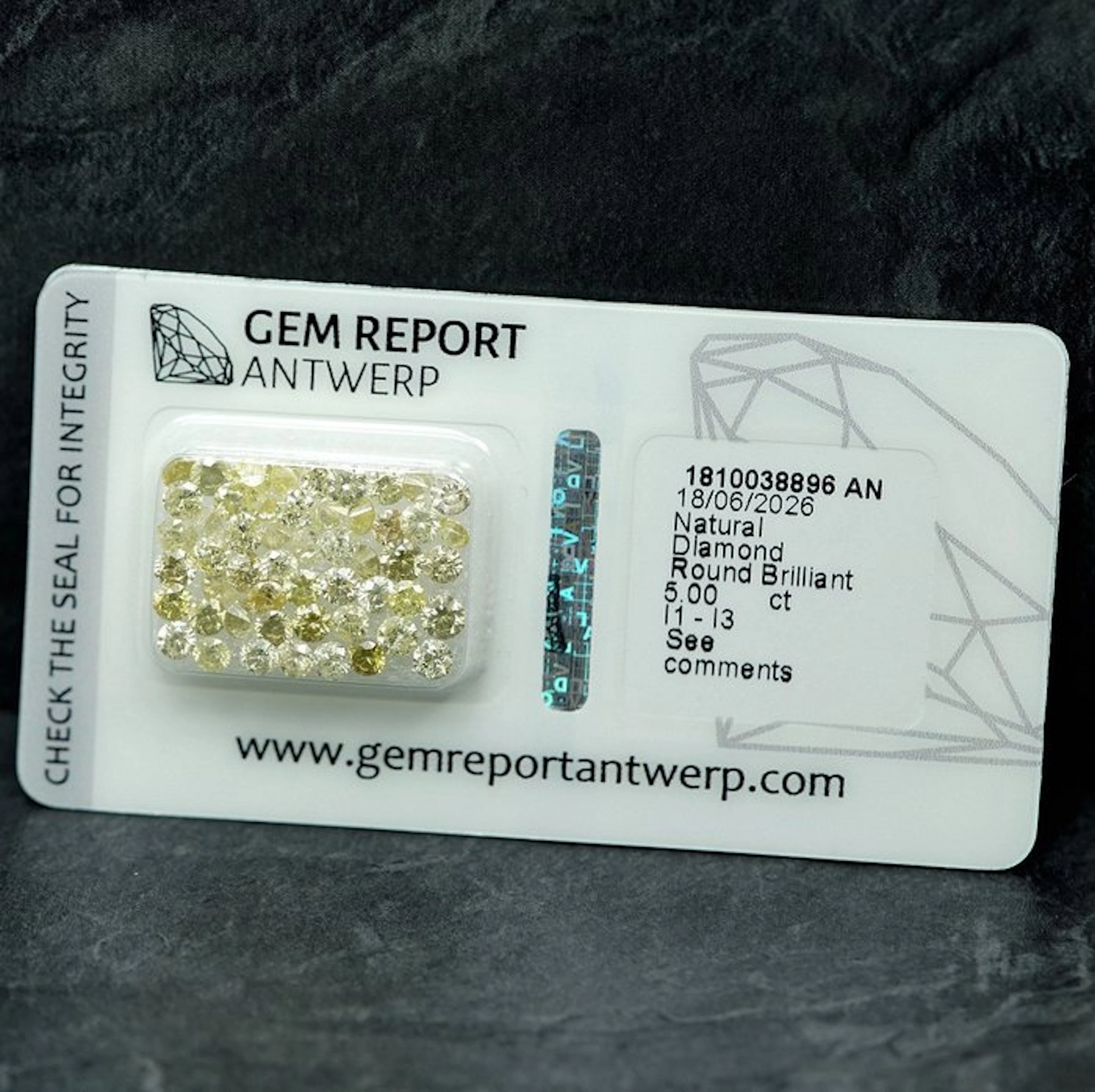 No reserve price - 52 pcs Diamond (Natural coloured)...