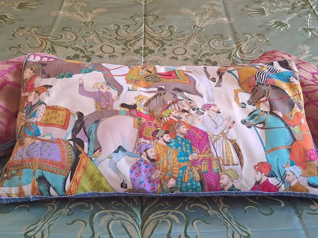 Cushion (3)