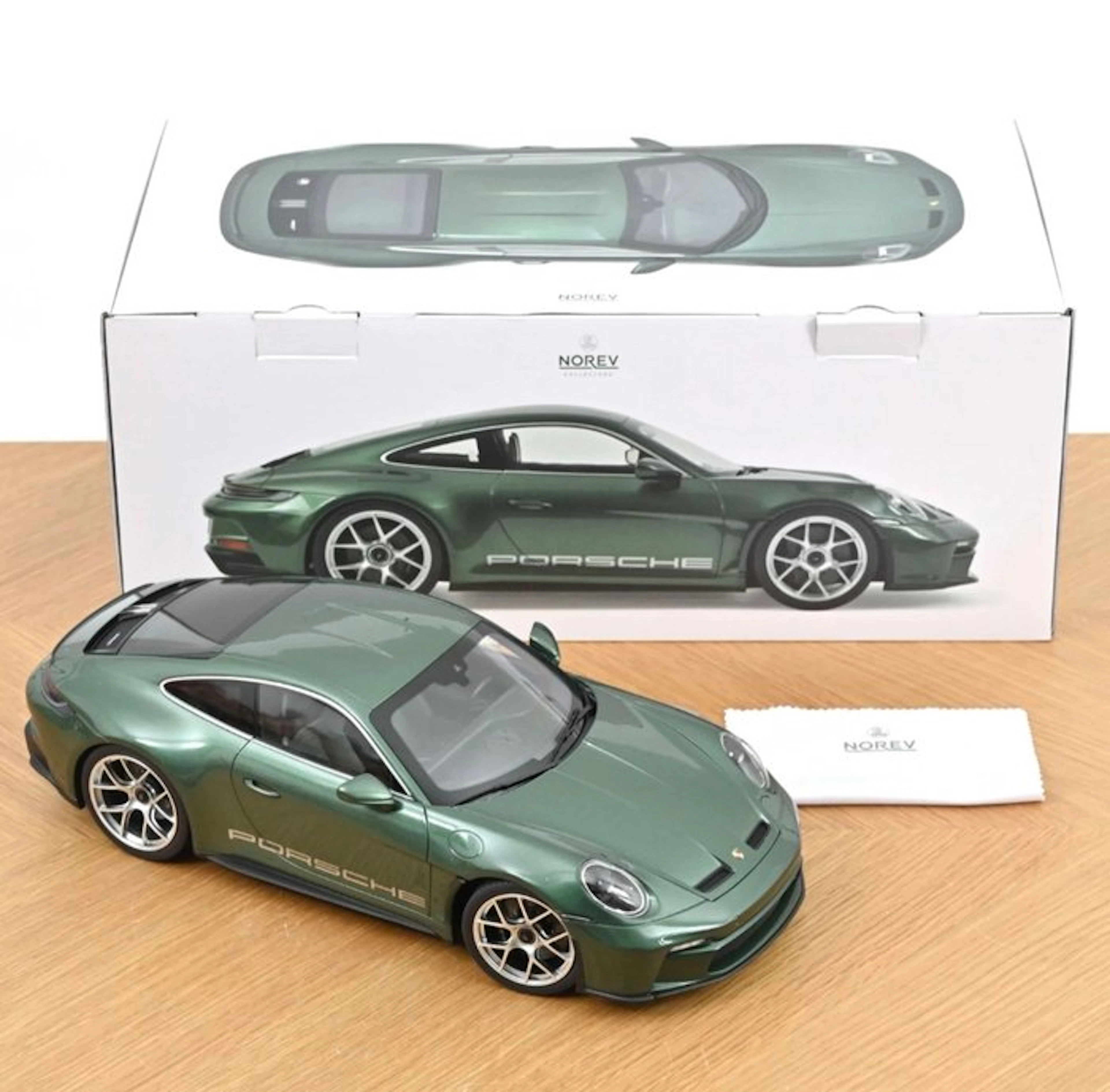 Norev 1:12 - Model car - Porsche 911 (992) S/T - 2023 Malachite Green