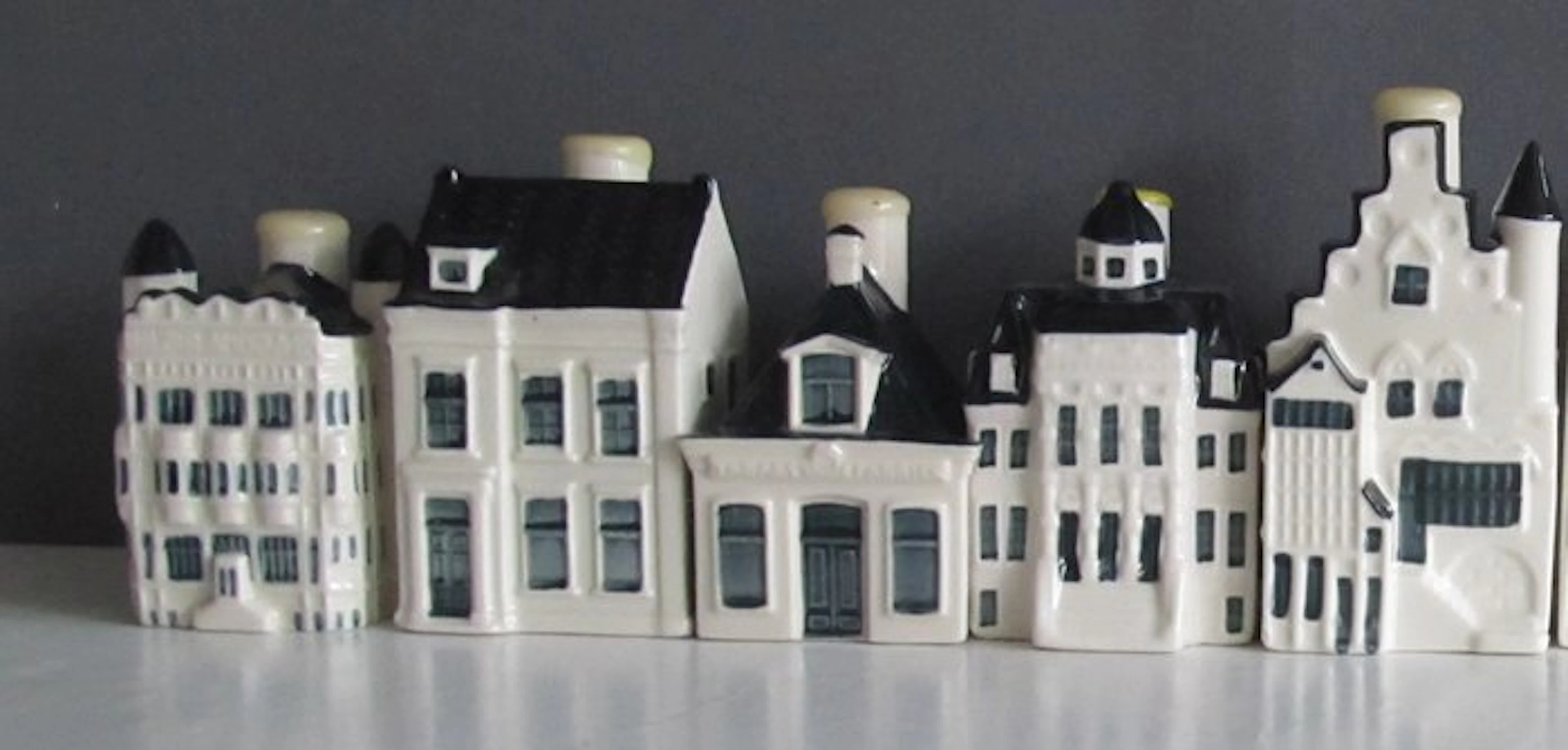 KLM house (5) - nrs. 97-98-99-100-101 -5- Canal houses