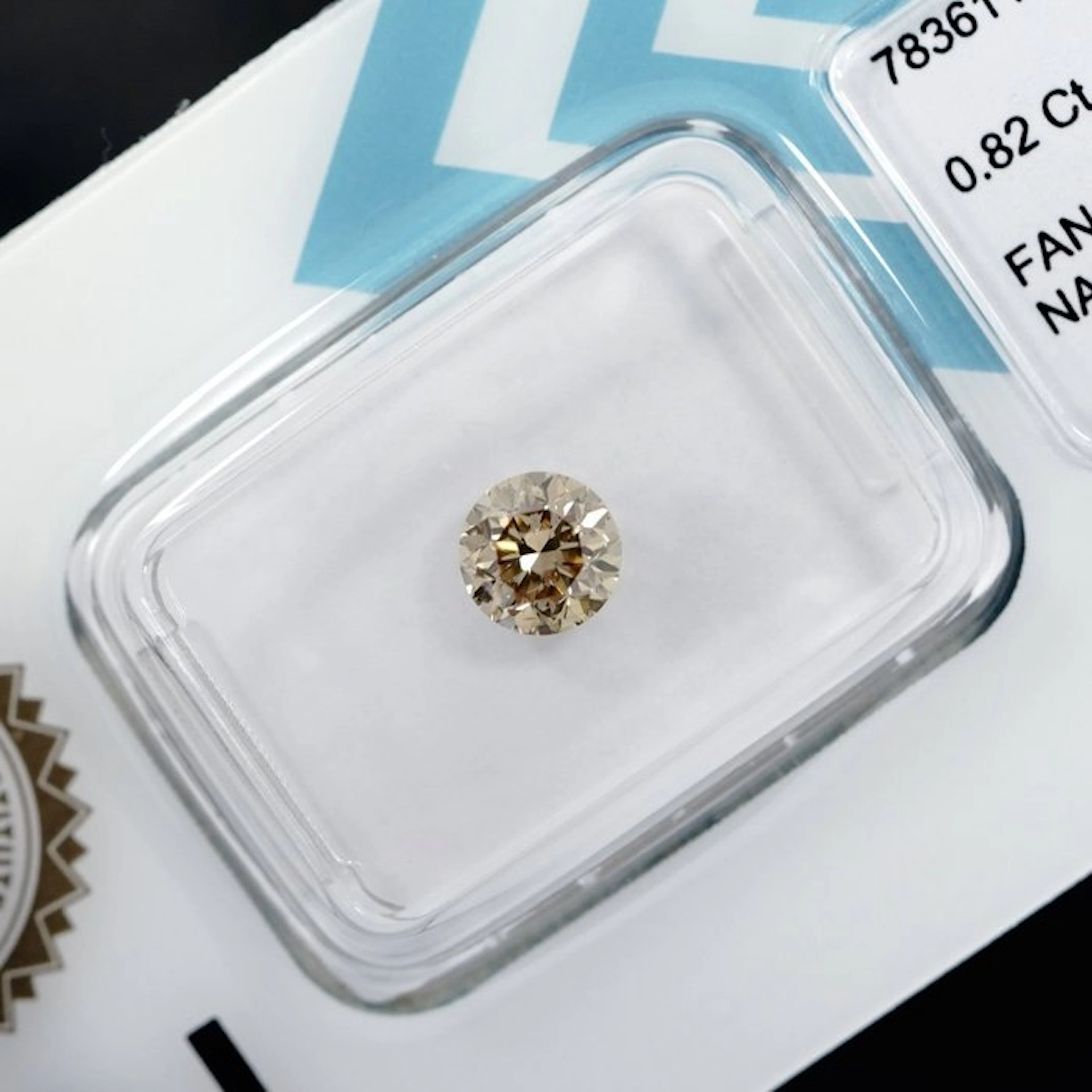 1 pcs Diamond (Natural coloured) - 0.82 ct - Round...