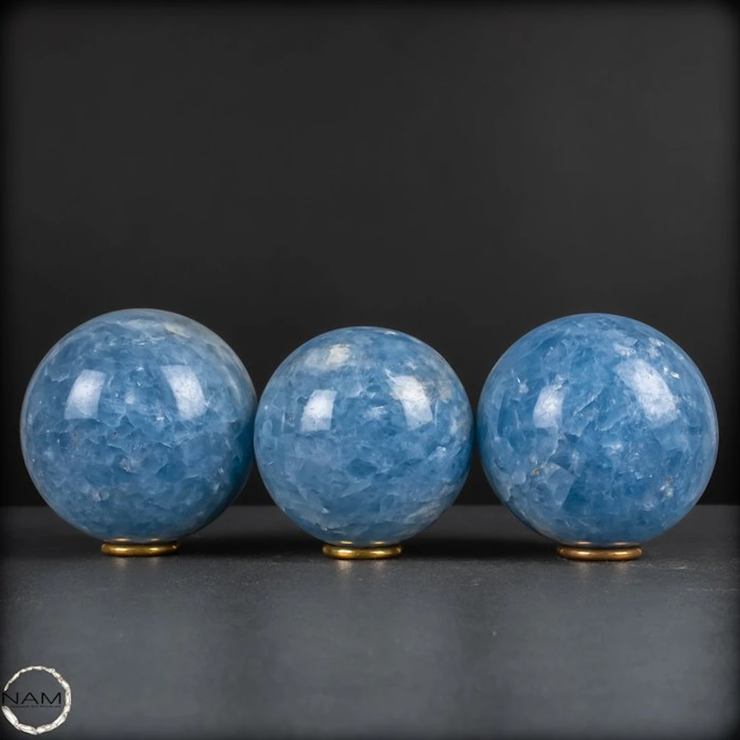 Blue Calcite Sphere Set – Three harmonious natural...