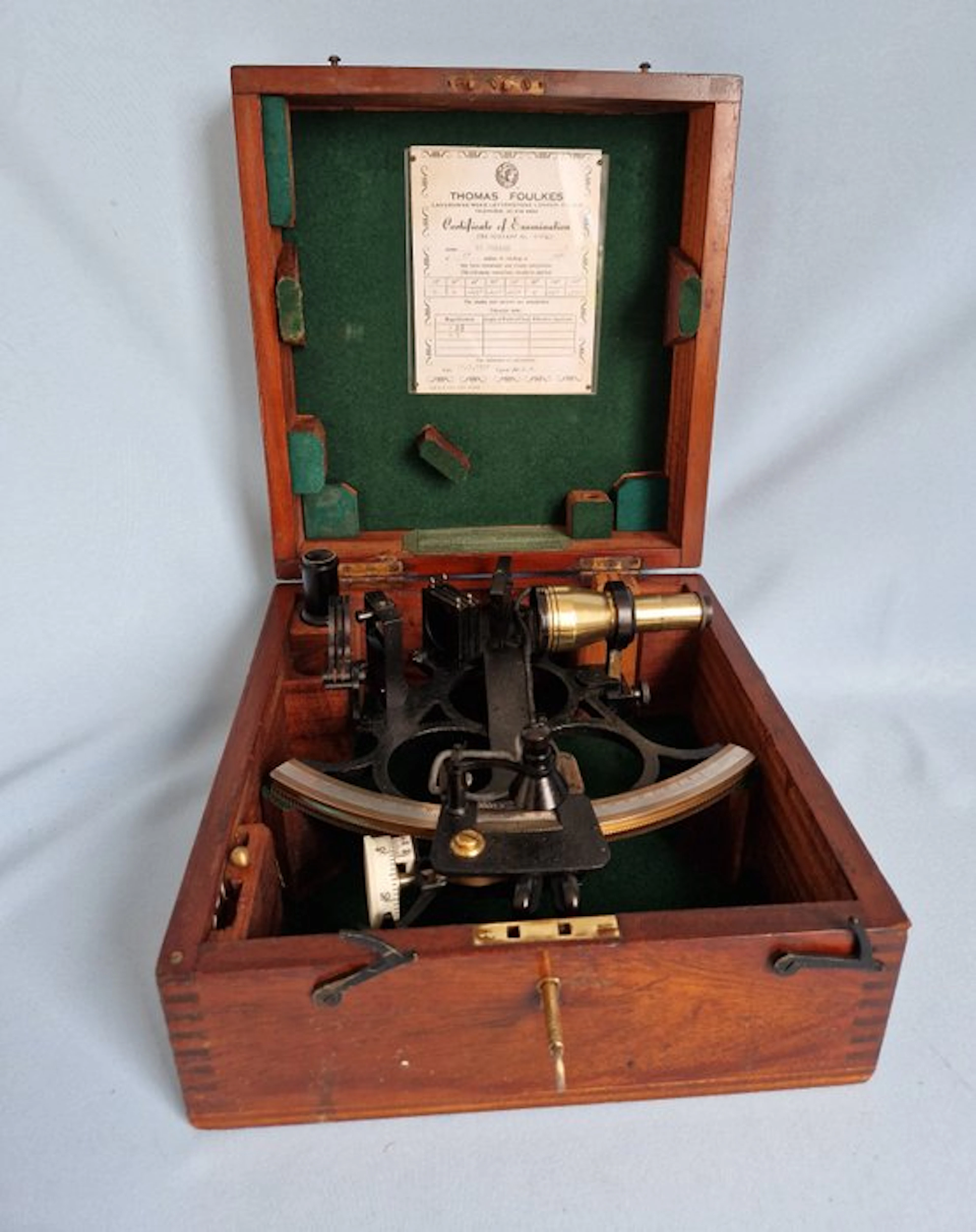 Vernier sextant - Wood - H. Hughes & Son Ltd. London - Antique ship's sextant