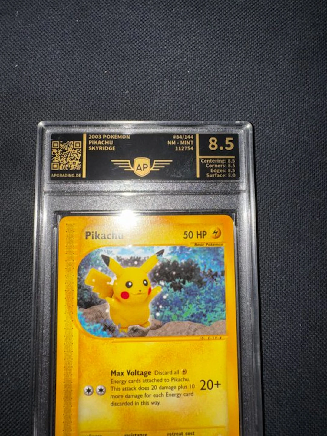 Pokémon - 1 Graded card - Pikachu 84/144 Foil - AP Grading 8.5 - Various sets