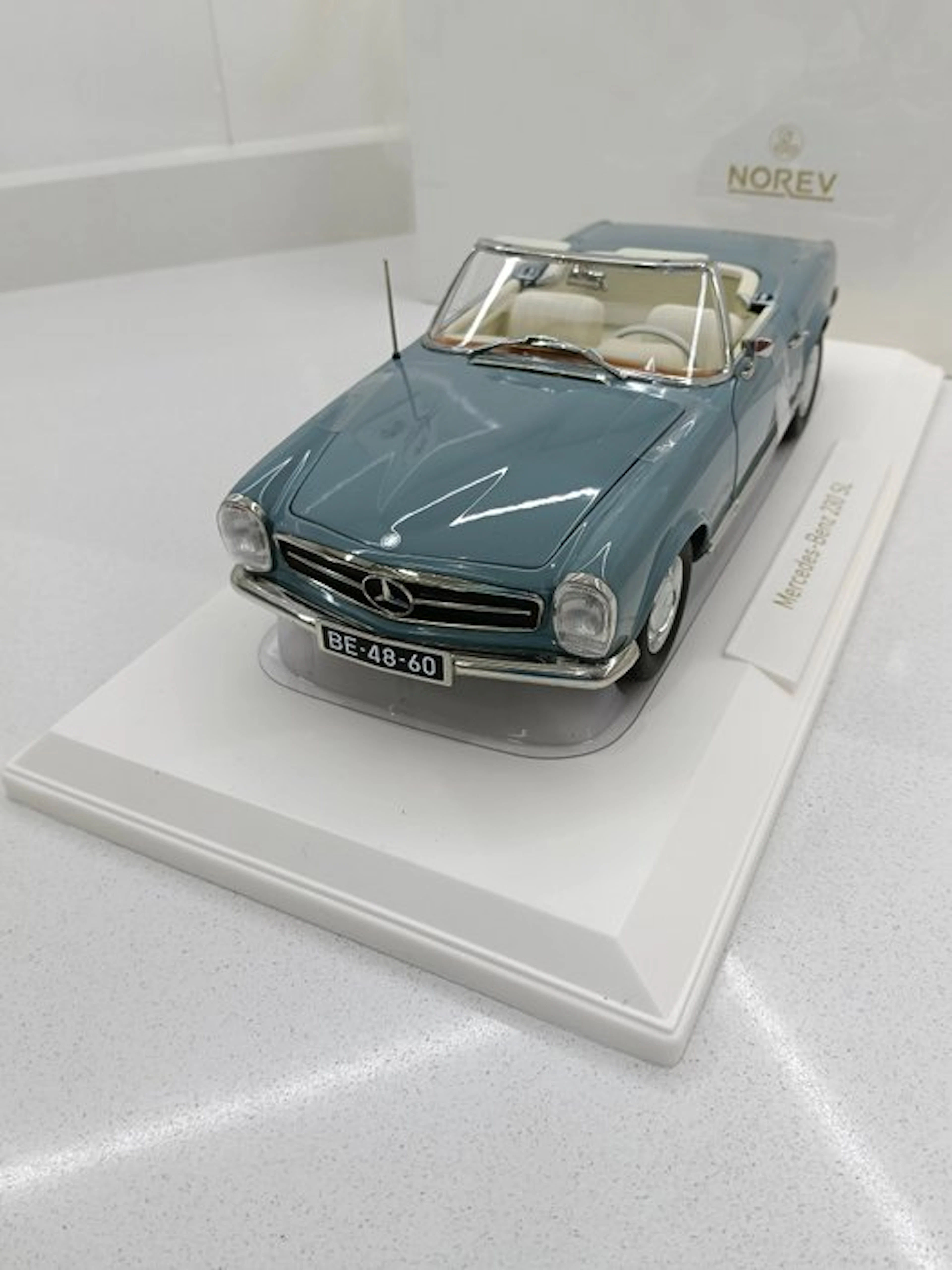 Norev 1:18 - Model convertible car - Mercedes 230 SL Pagoda descapotable