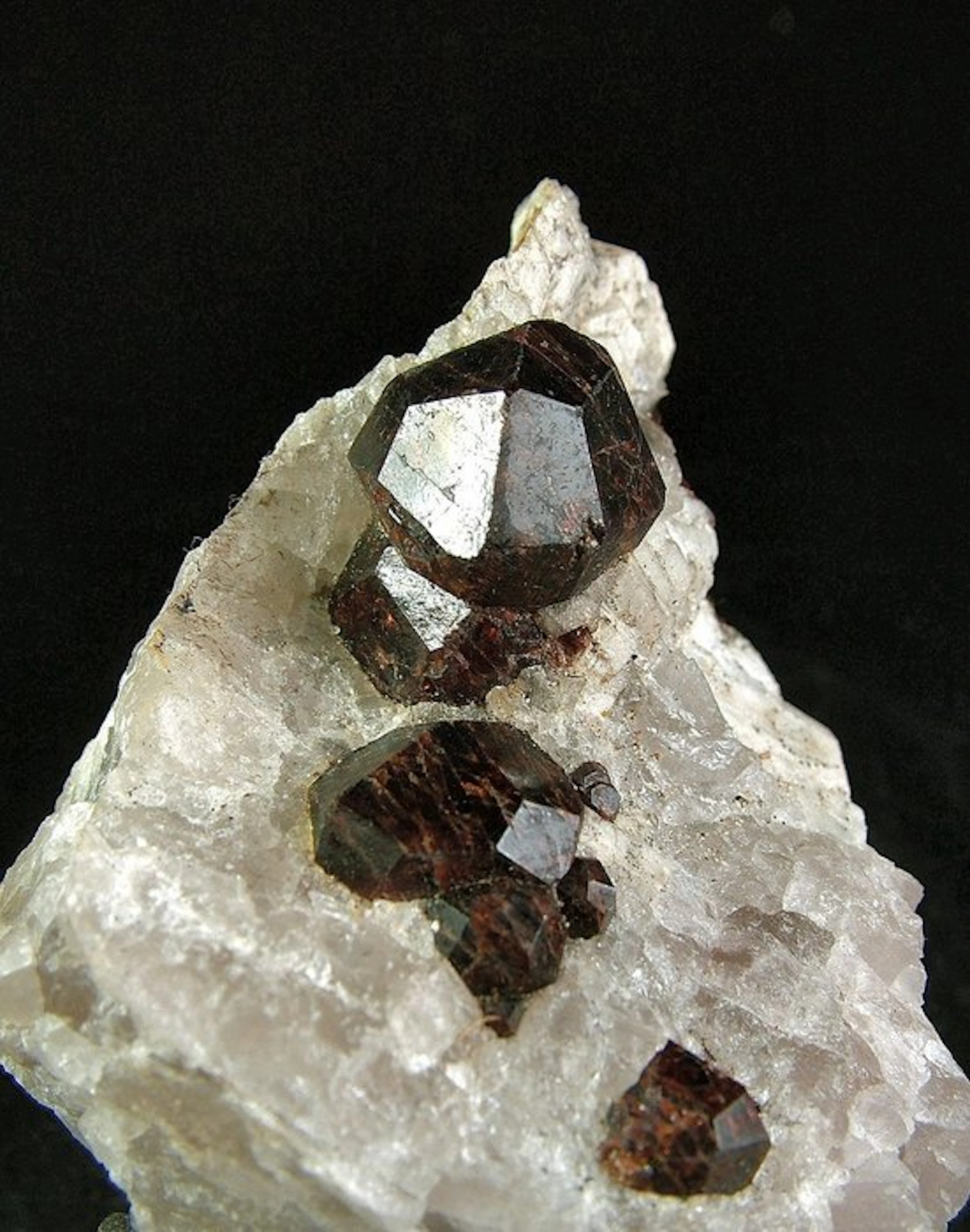 Beautiful sample of Almandine/Spessartine CW2225 Crystals...