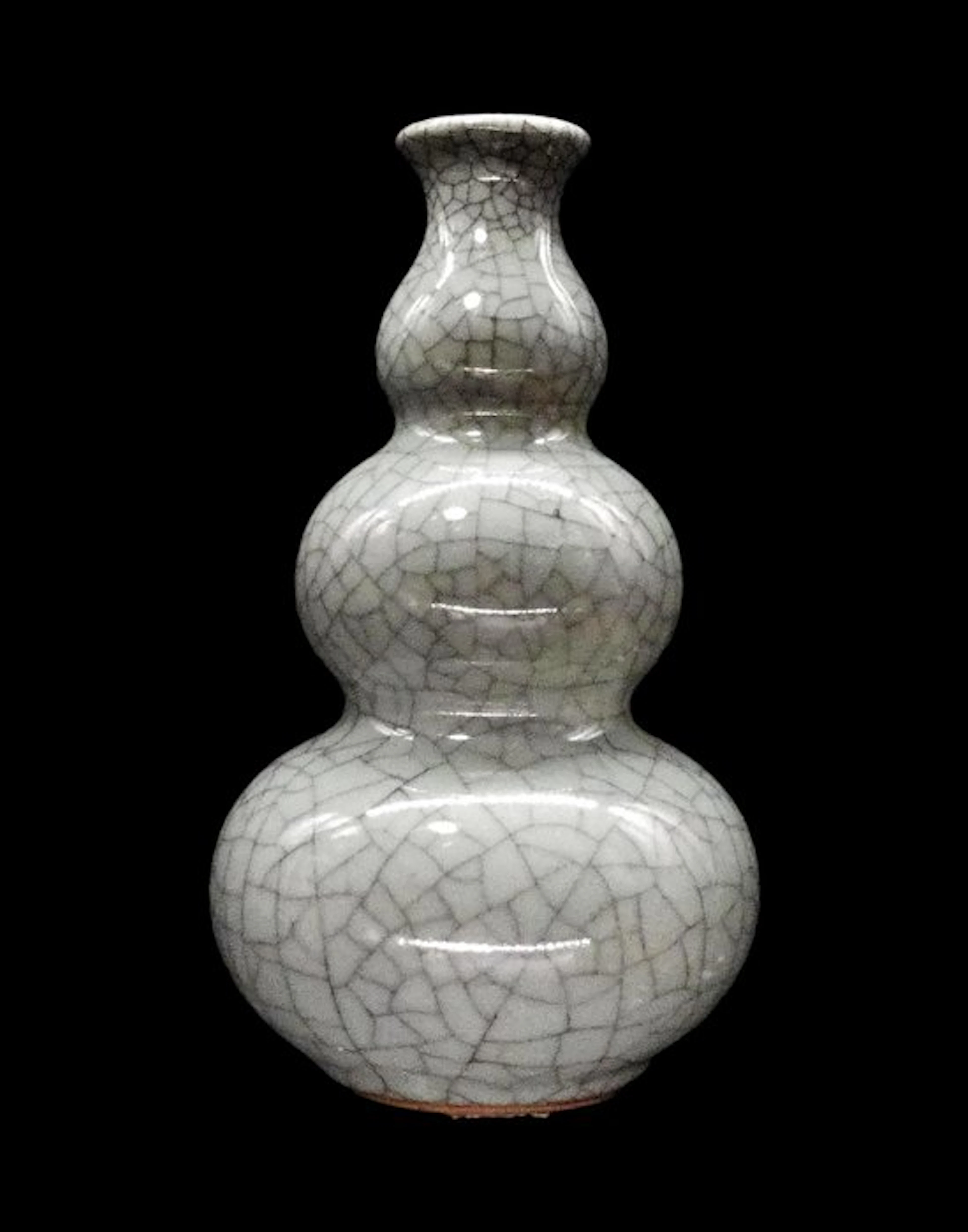 Ancient Chinese Ge ware ceramic vase with crackled glaze...