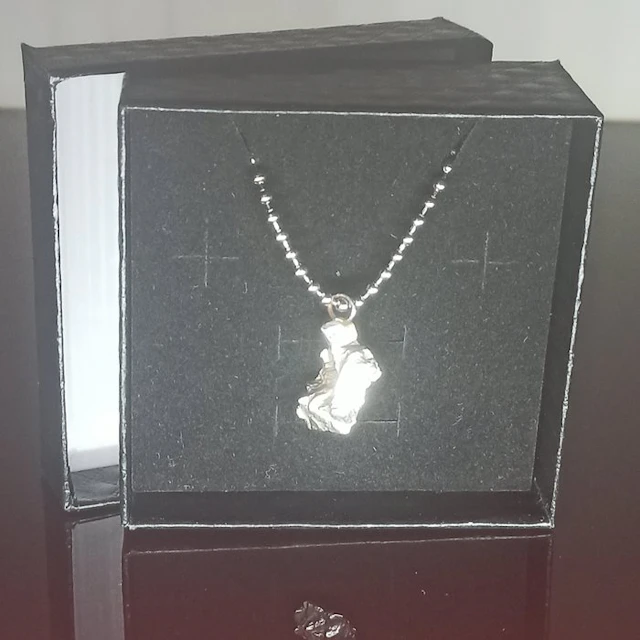 Campo del Cielo meteorite pendant. - 8.35 g