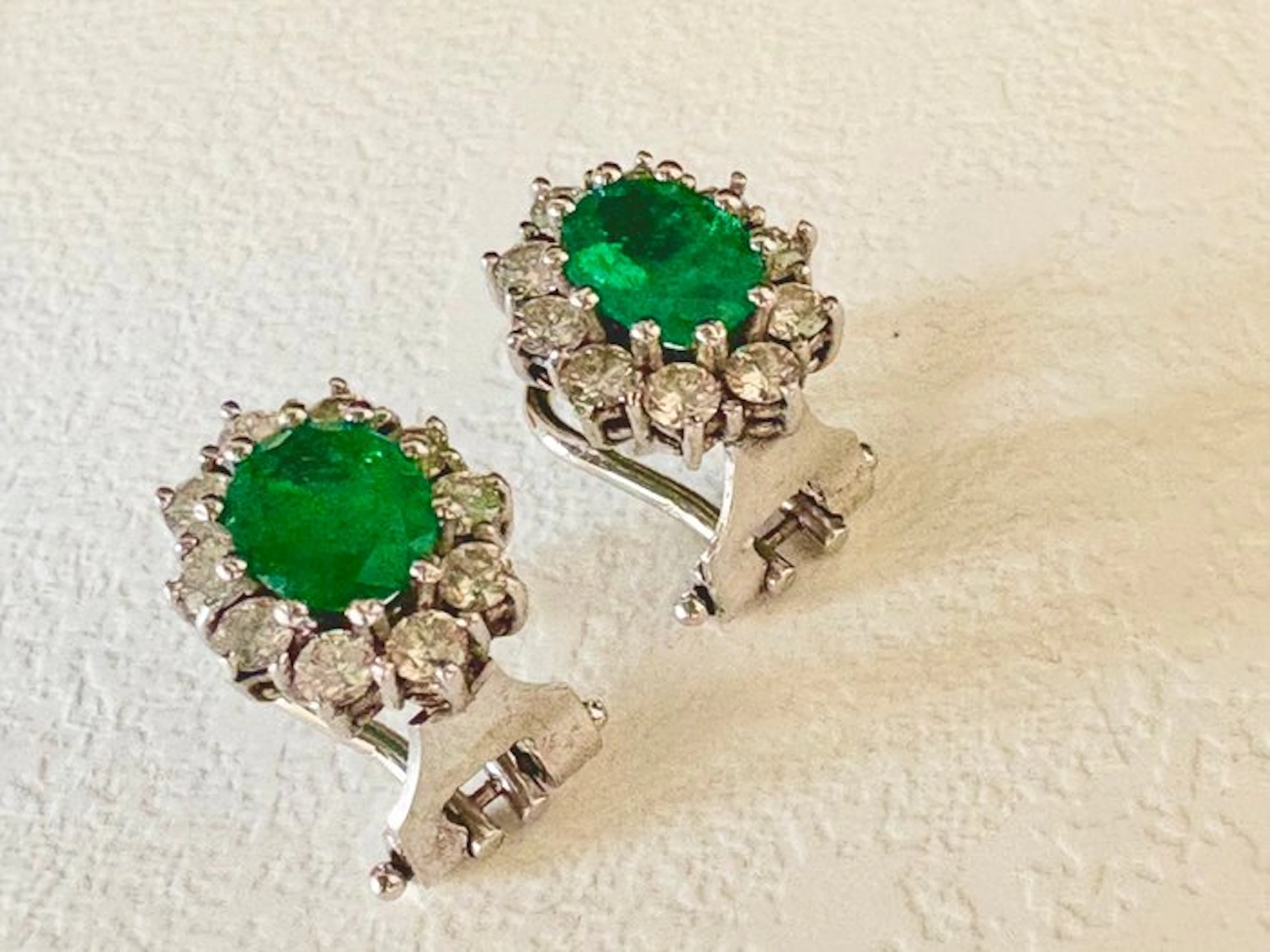 Cocktail earrings - 18 kt. White gold - 3.90ct. tw. Emerald - Diamond