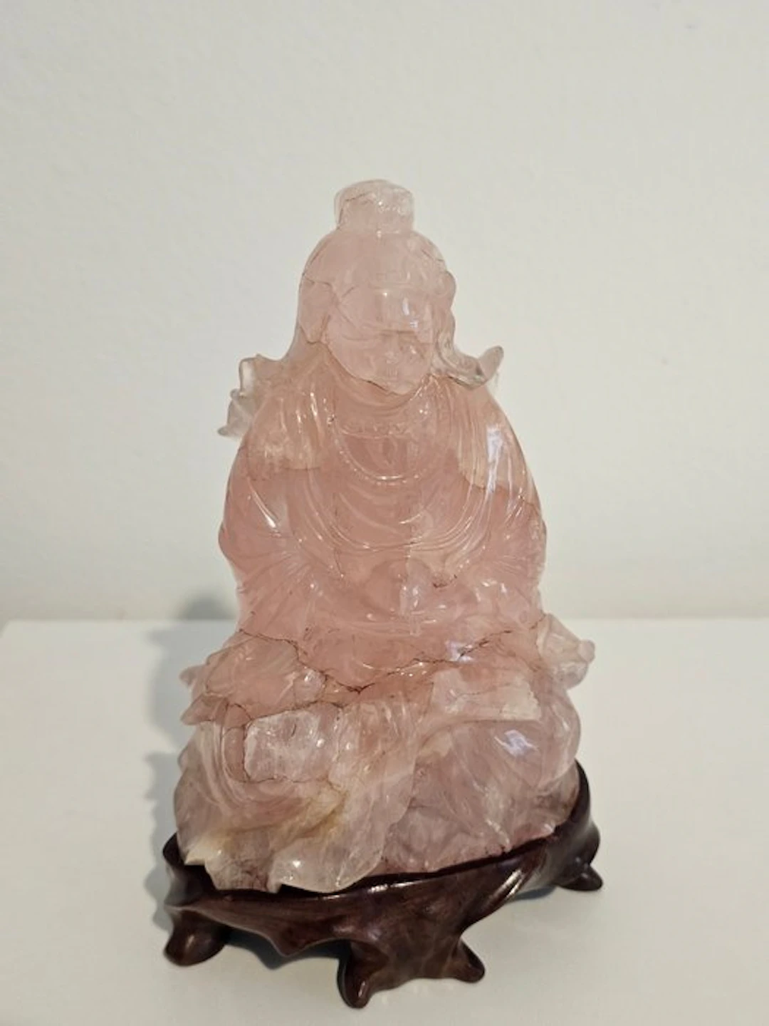 Guanyin sculpture in natural rose quartz - China - Early 20th century