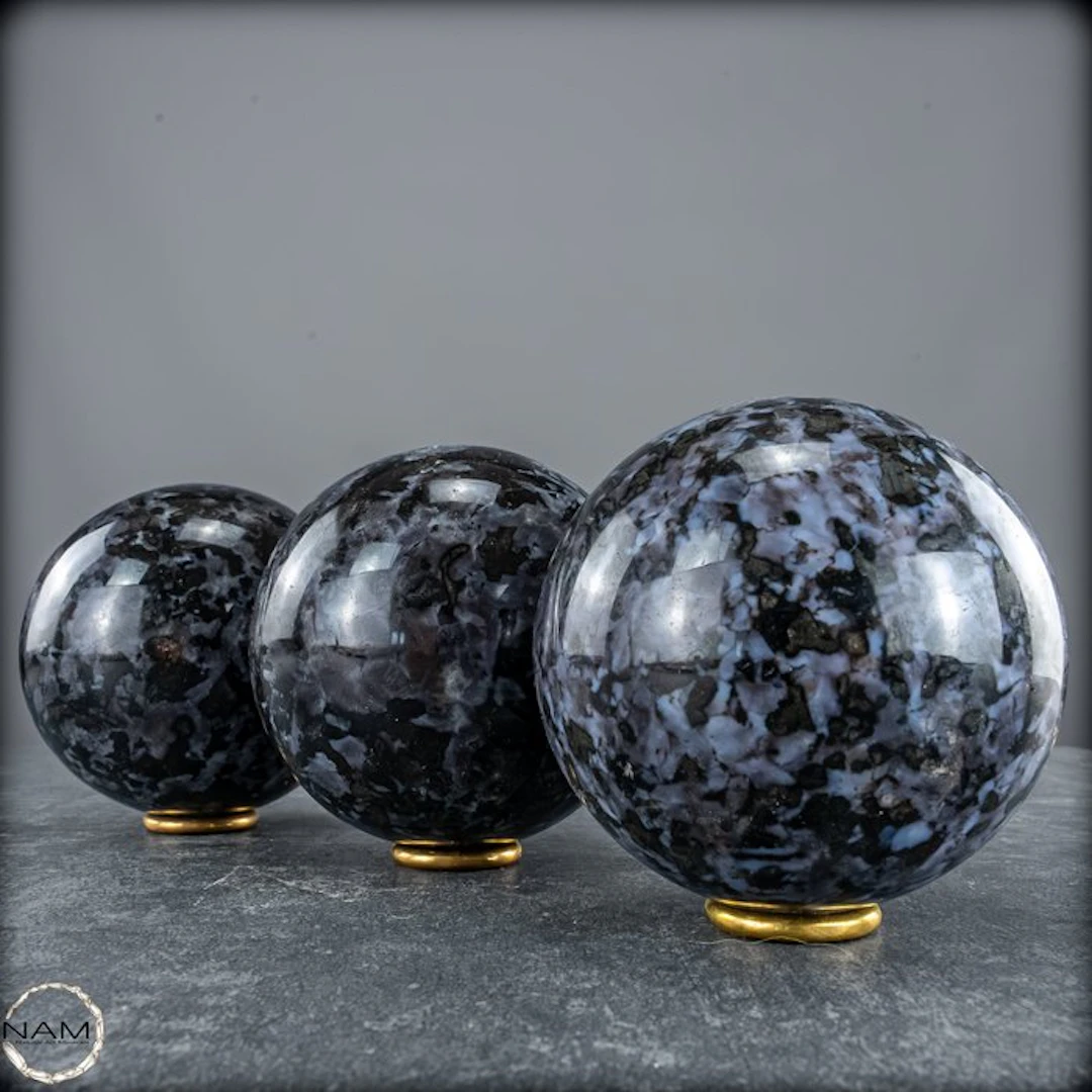 Exclusive Merlinit sphere set – Three fascinating natural...