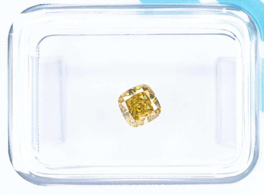 No reserve price - 1 pcs Diamond (Natural coloured)...