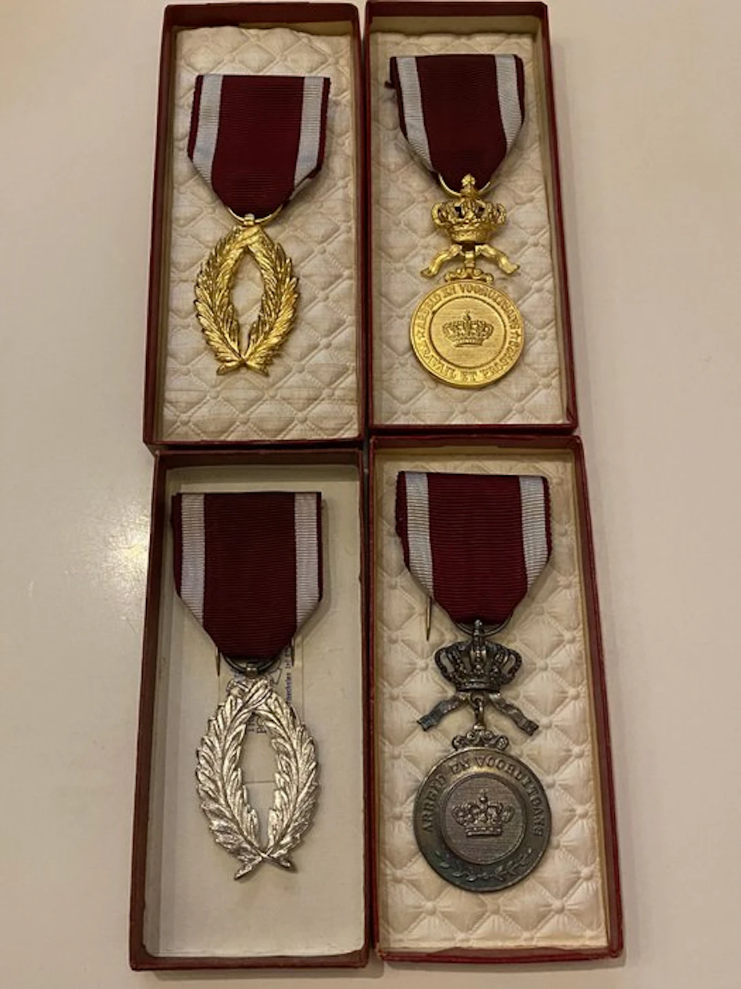 Belgium - Military medal - 4 Belgian decorations belong...