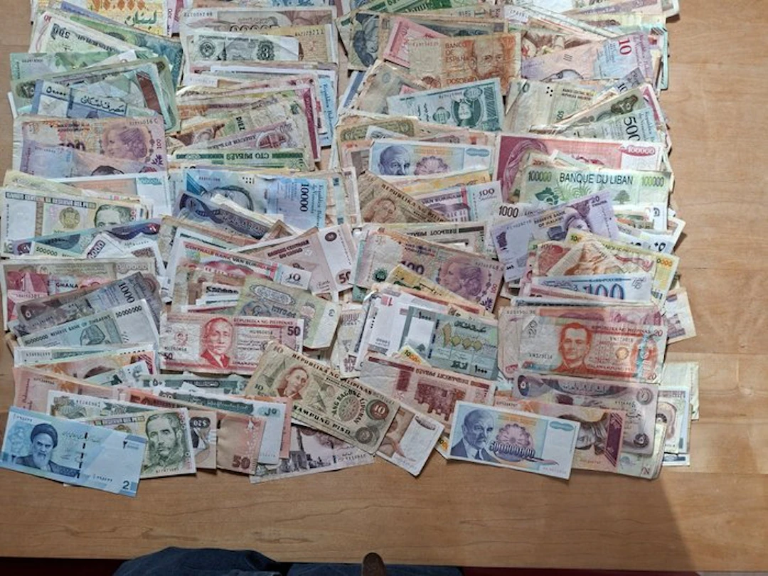 World. - 600 banknotes - various dates (No reserve price)