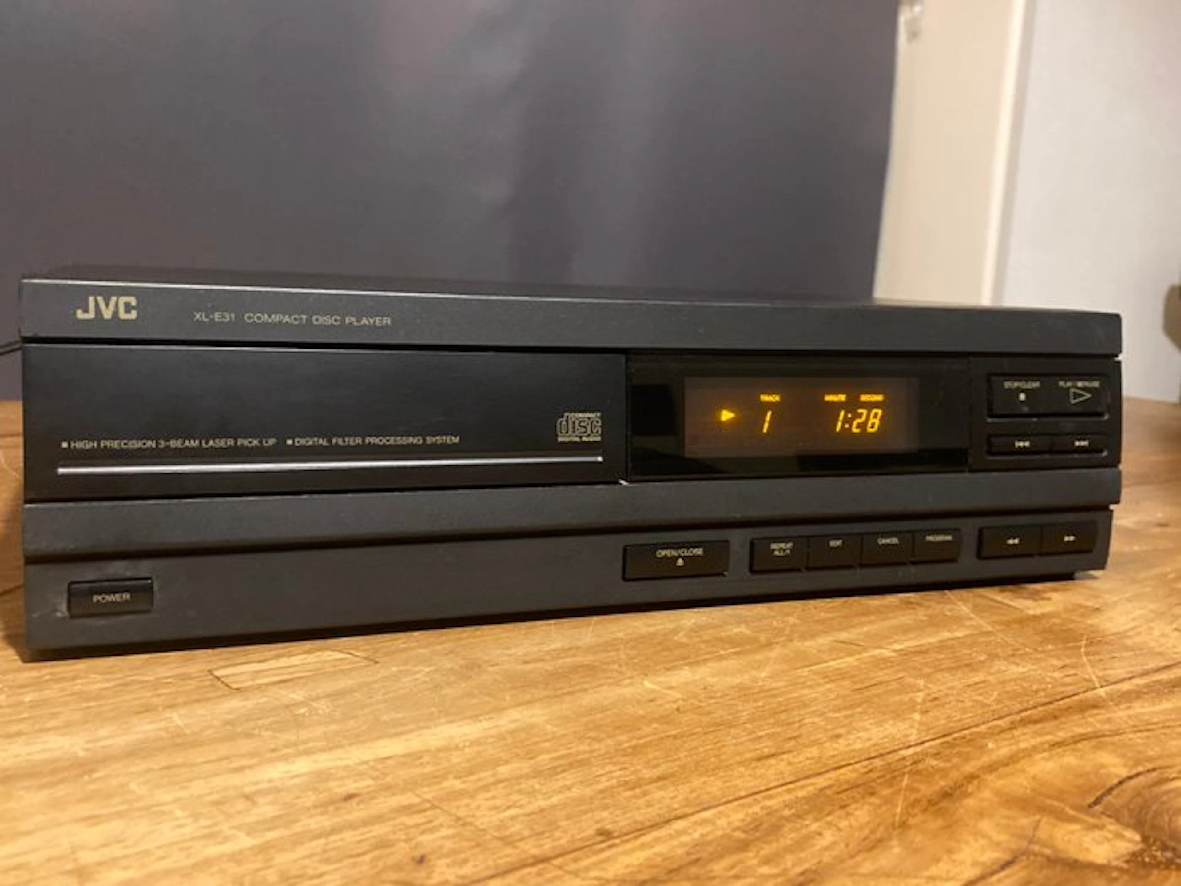 JVC - XL-E31 CD player