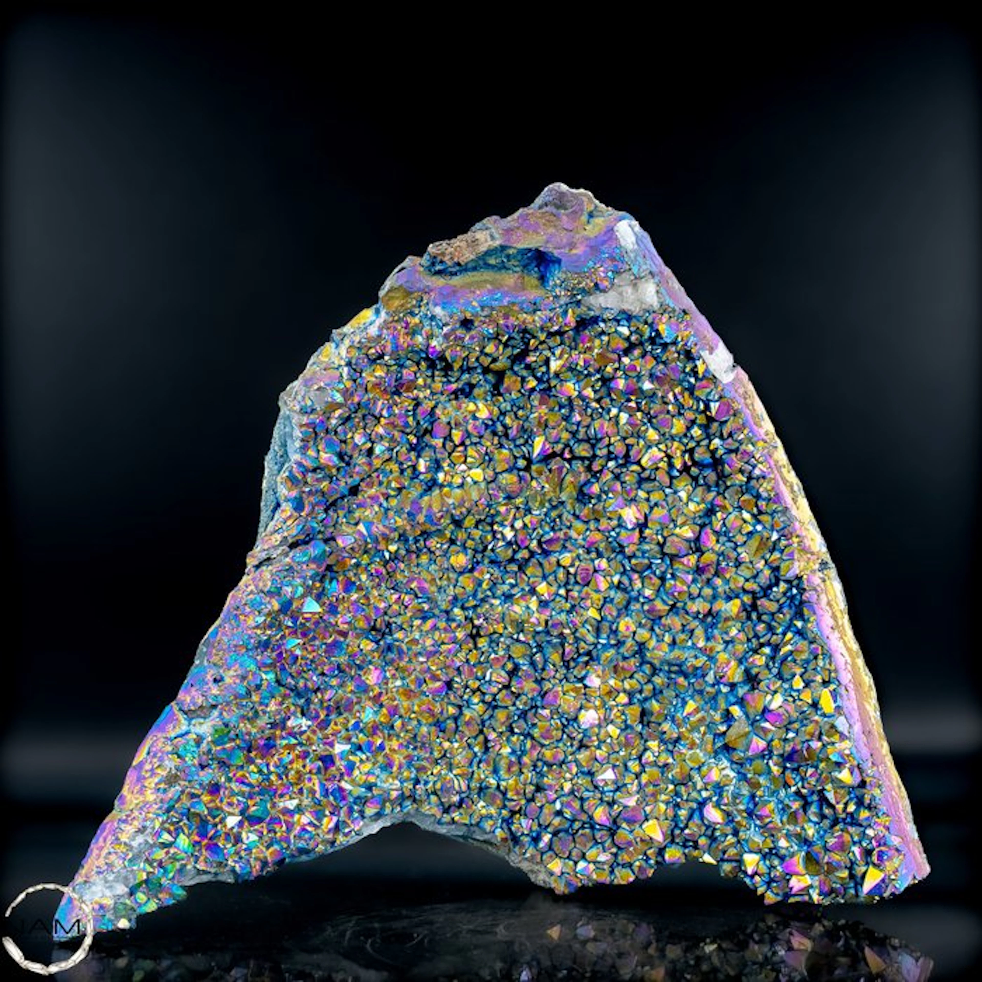 Rarer, beautiful Aura-Amethyst cluster Geode- 917.41 g