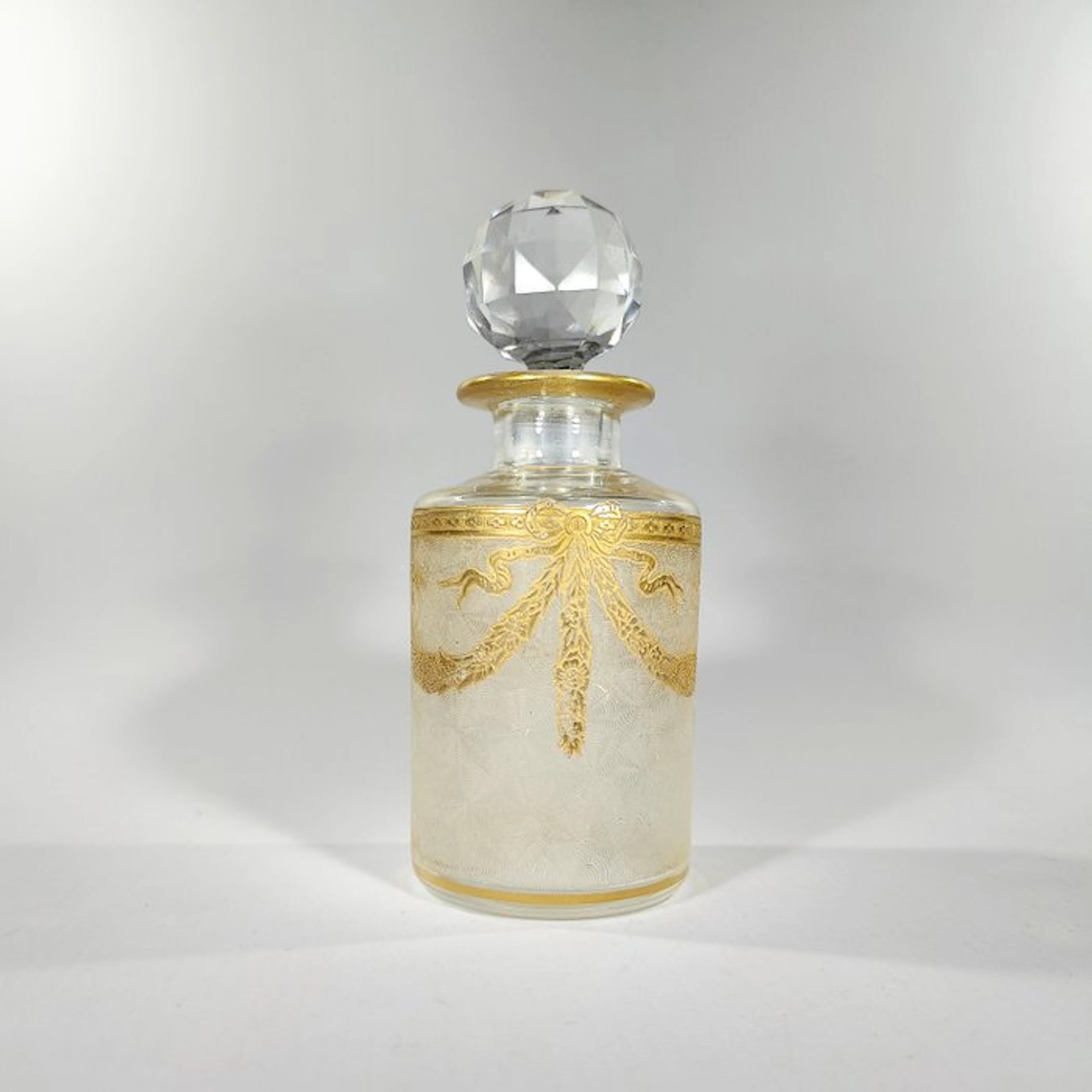 St. Louis - Perfume bottle - Gilded Louis XVI decor - Crystal