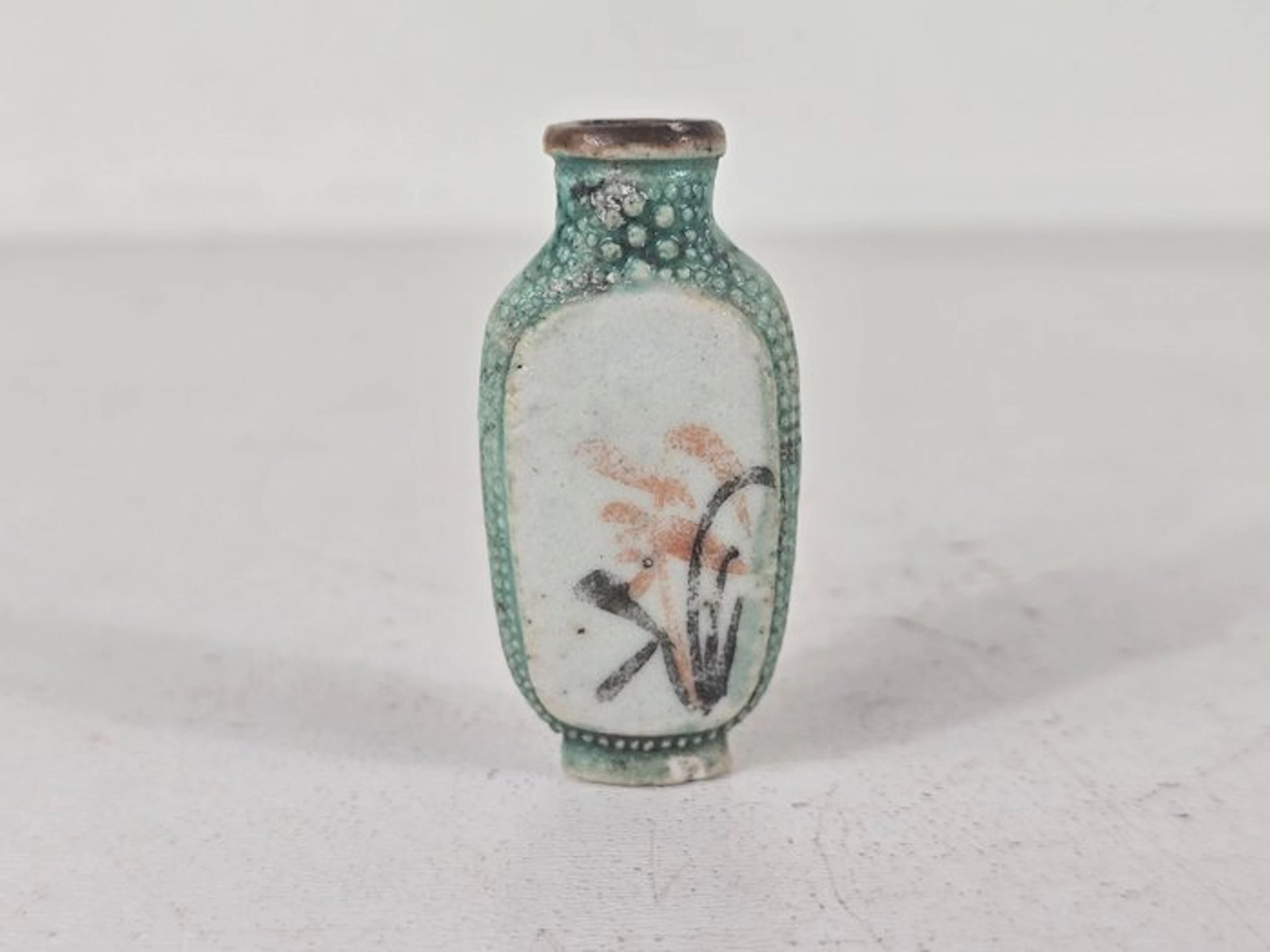 Snuff bottle - Porcelain