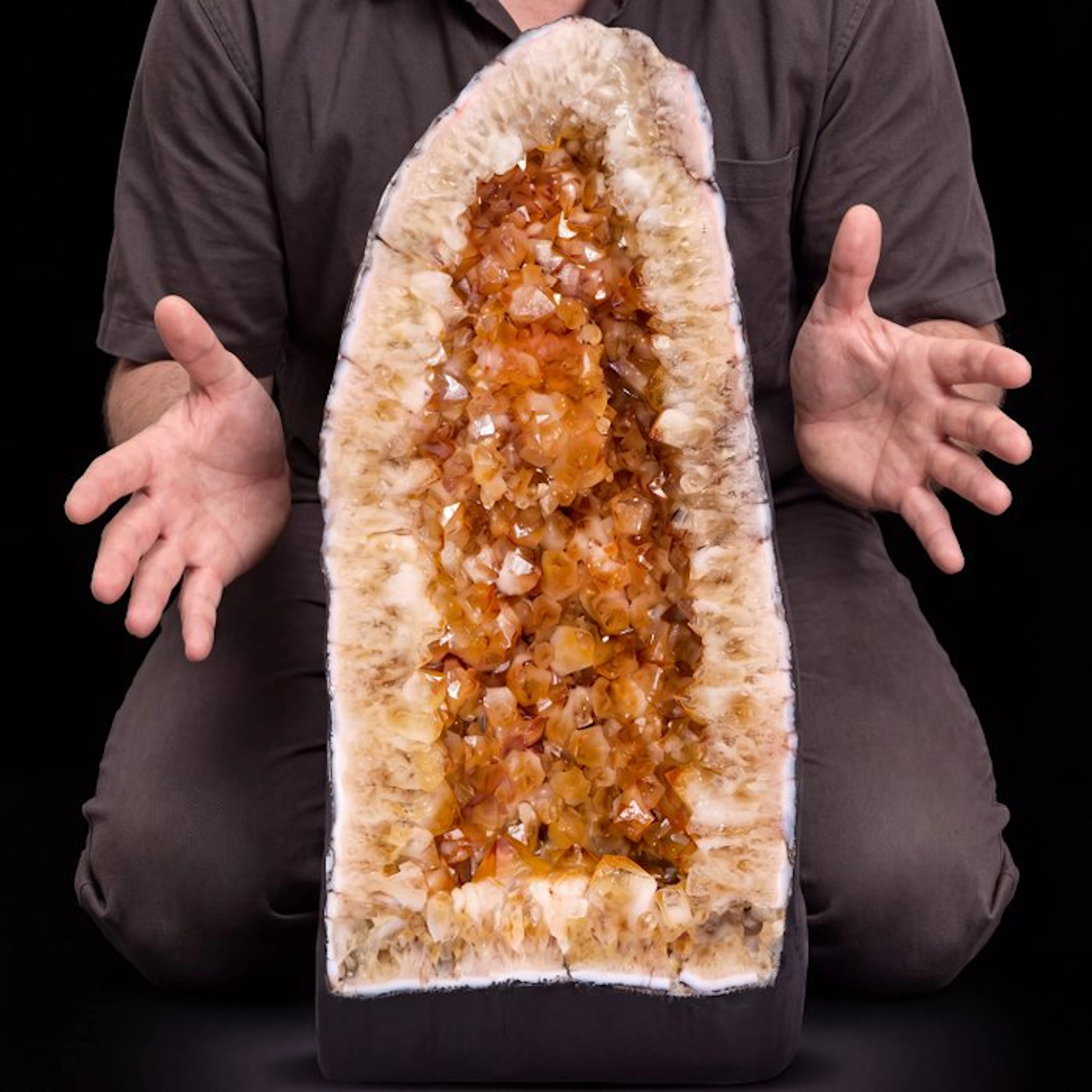 Citrine - 44x20x19 cm - Geode- 15 kg