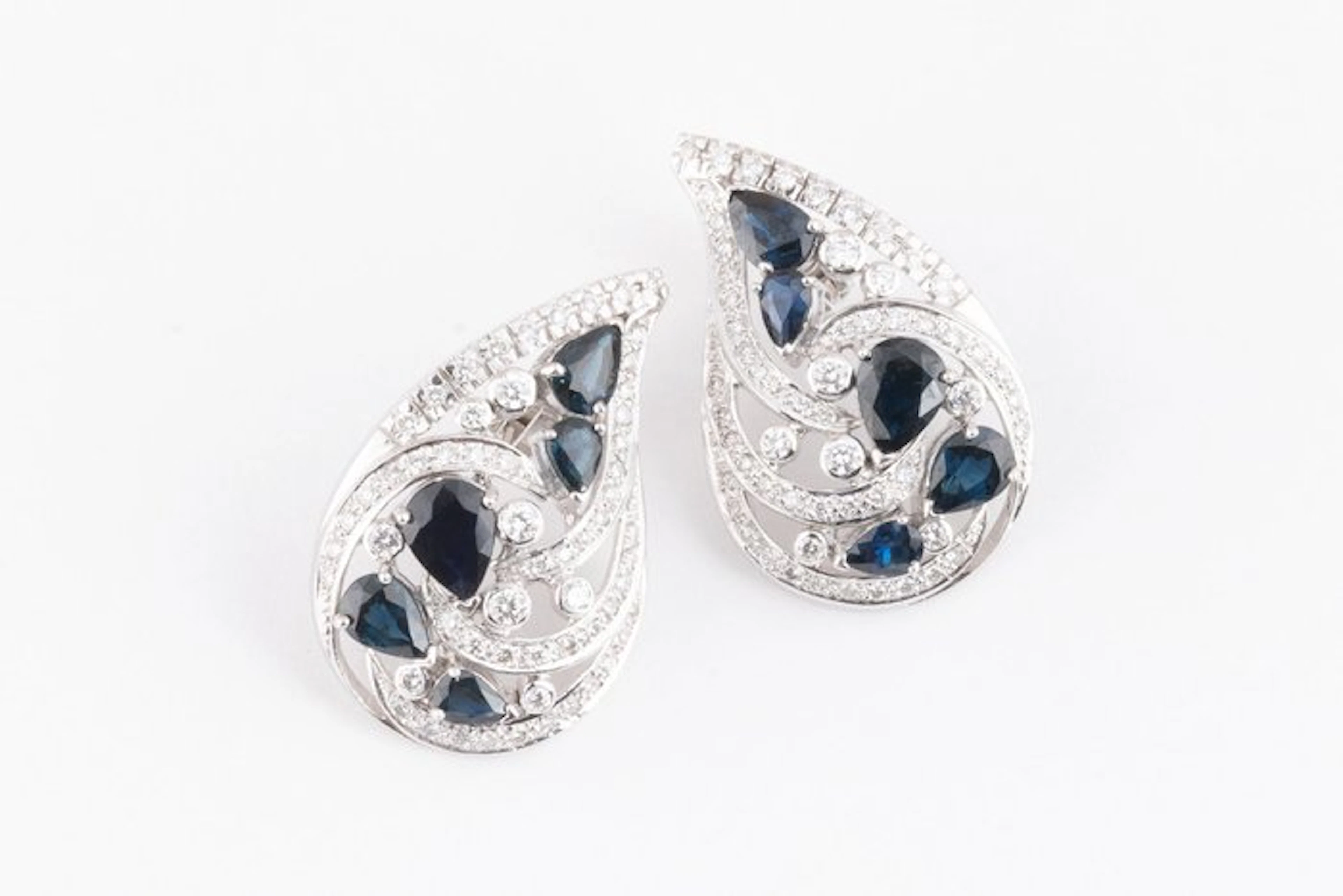 Earrings - 18 kt. White gold - 10.50ct. tw. Sapphire - Diamond