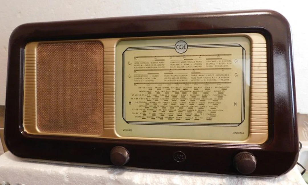CGE - 1005 Tube radio