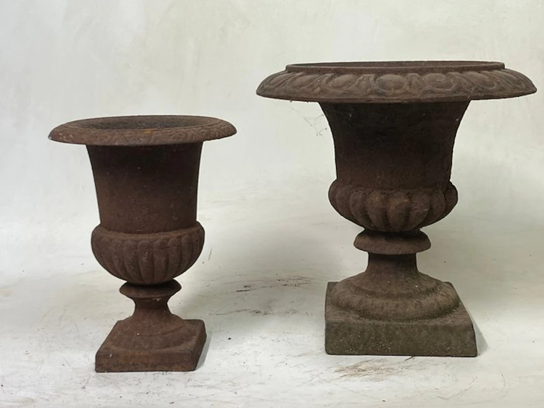 Jardinière - Cast iron - Two garden vases