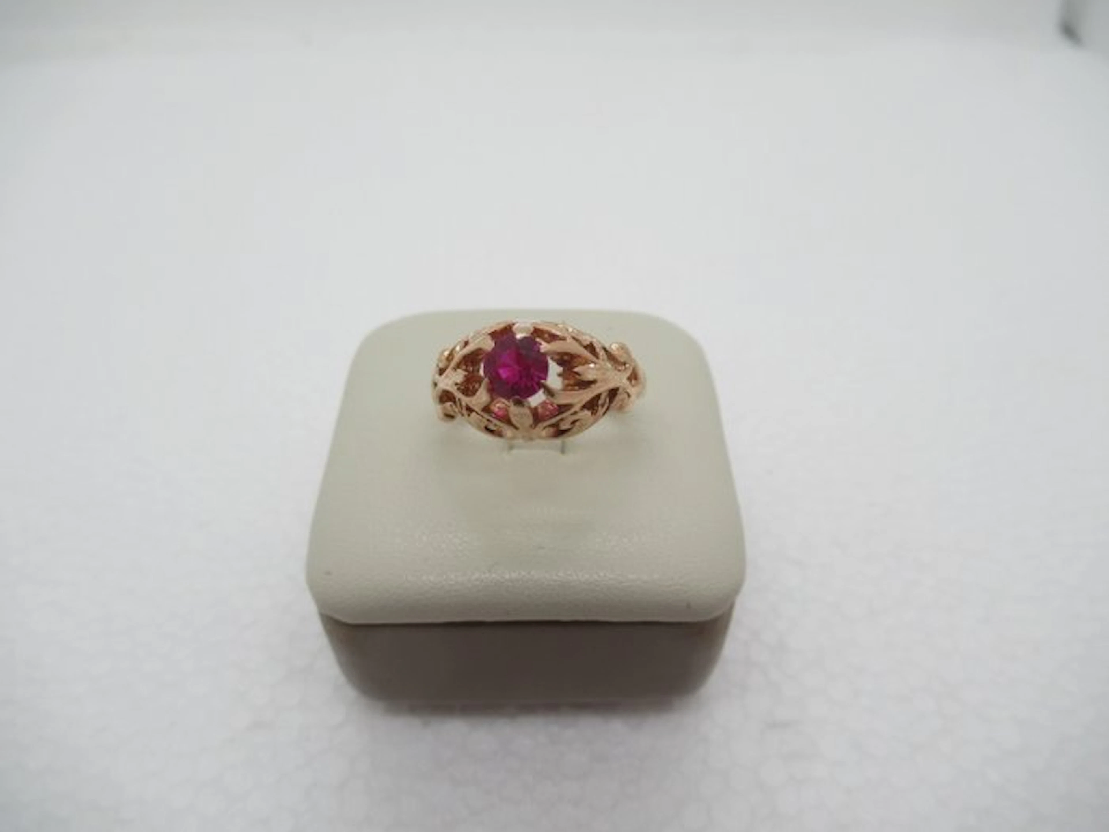 Ring - 14 kt. Yellow gold - 0.60ct. tw. Spinel