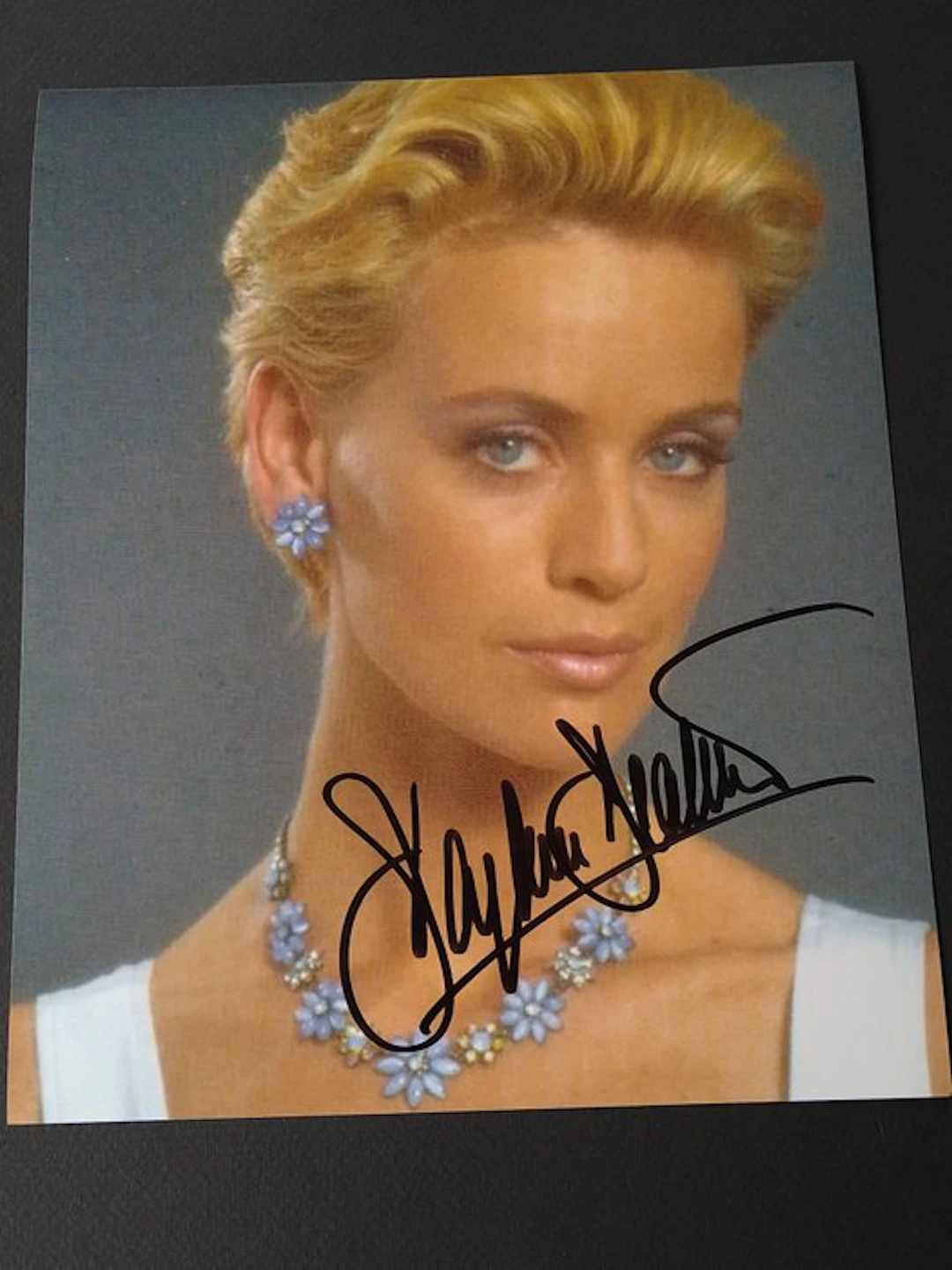 James Bond 007: Tomorrow Never Dies - Daphne Deckers "Dame P.R." - Autograph, Photo with COA