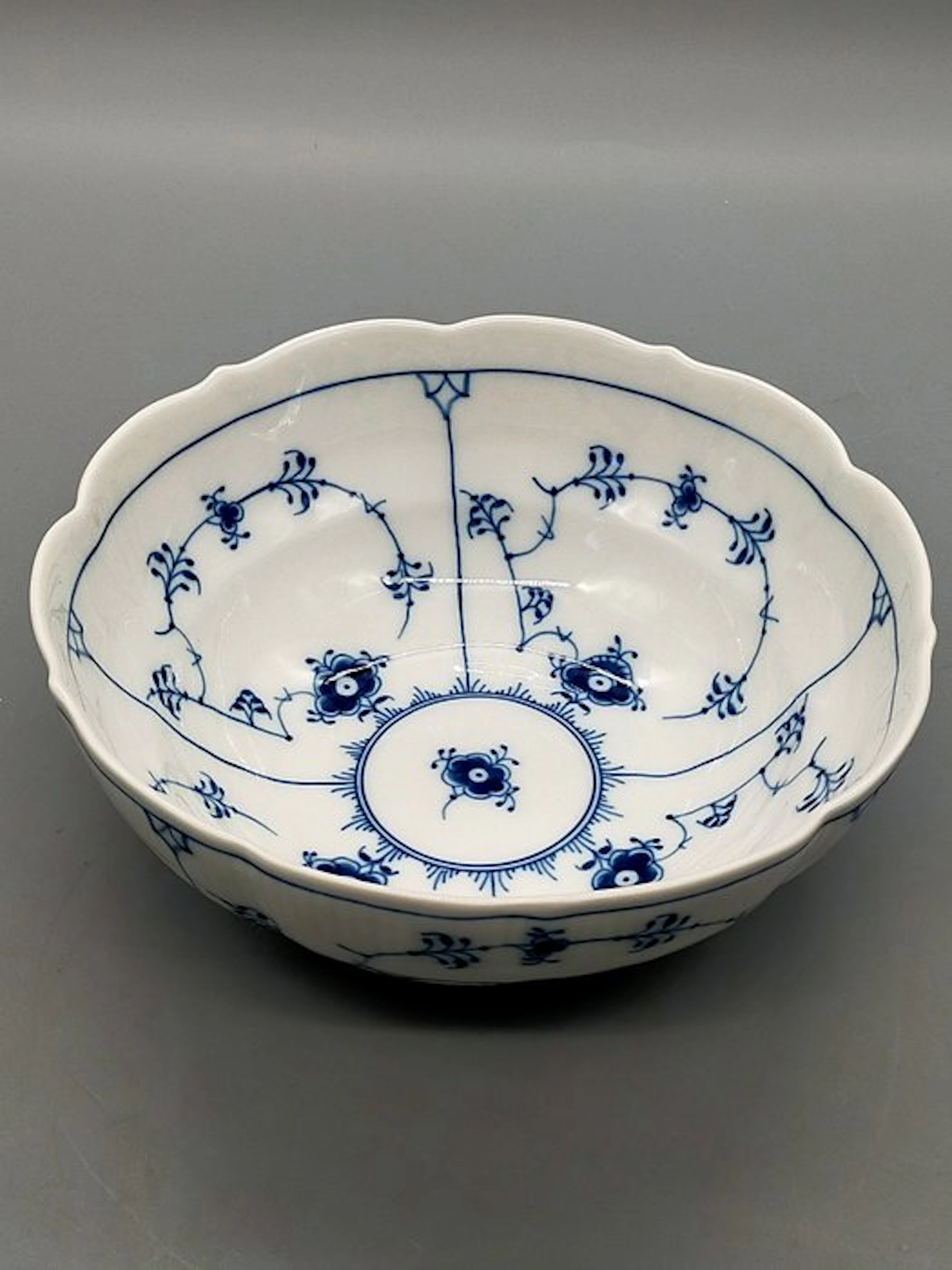 Royal Copenhagen - Dish - – Musselmalet Gerippt Porzellan - Porcelain
