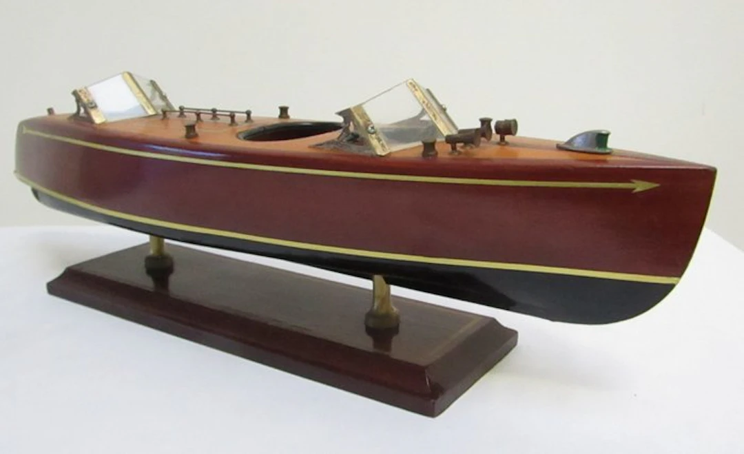Model boat - Houten speedbootmodel - 1950s triple-cockpit speedboat