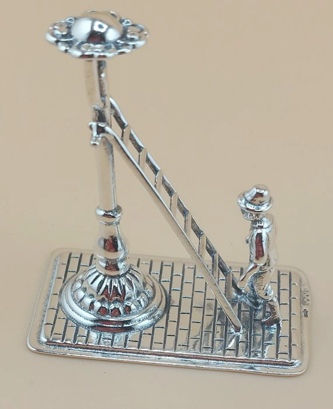 Statuette, lantaarnaansteker - 4.5 cm - .925 silver