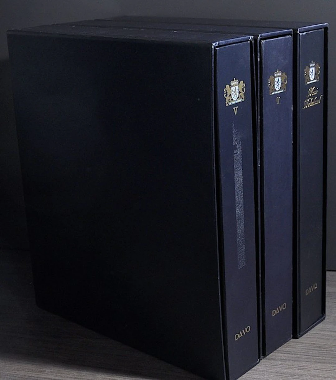 Accessories in the Netherlands - Three empty luxury DAVO albums with cassettes