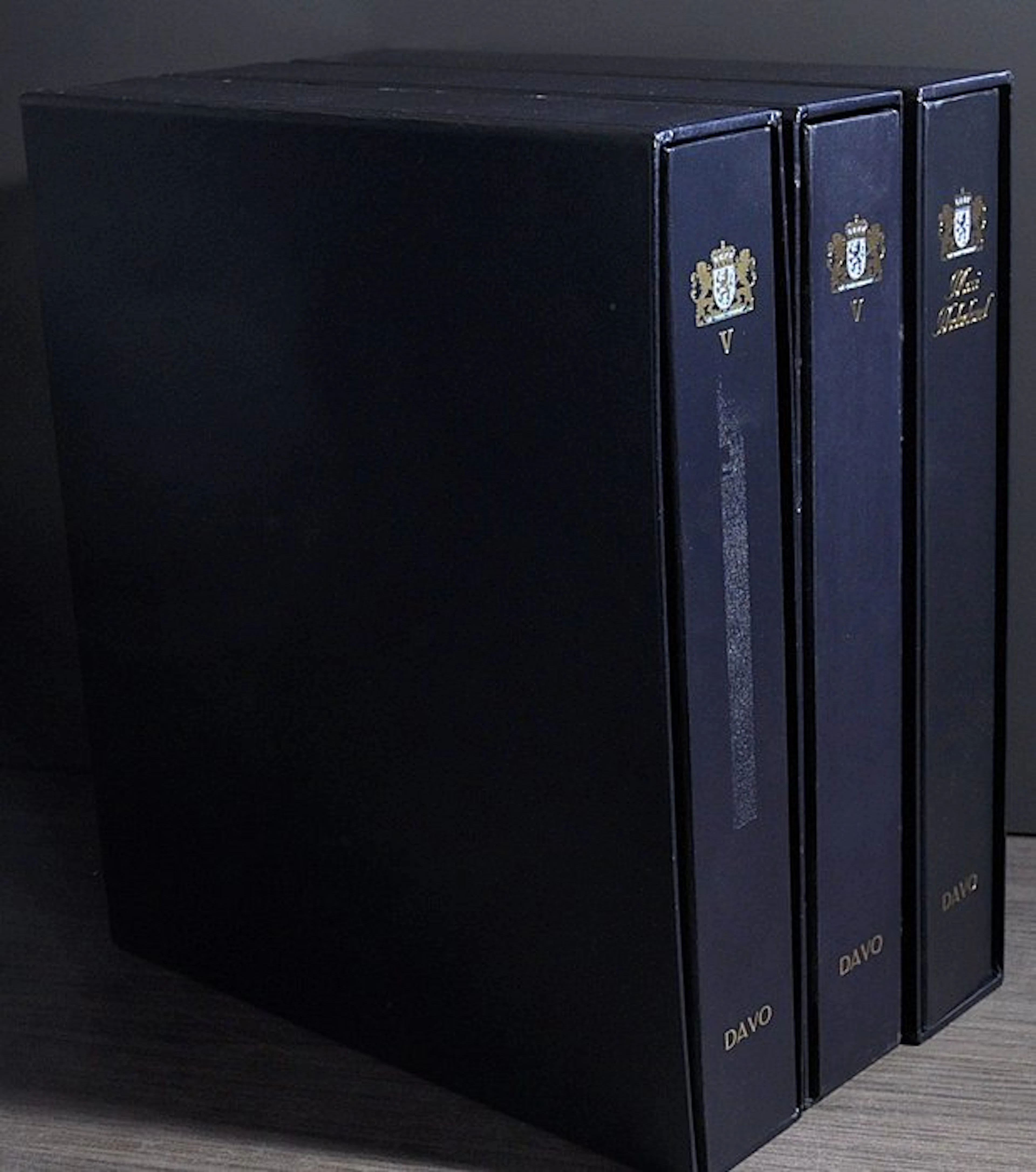 Accessories in the Netherlands - Three empty luxury DAVO albums with cassettes