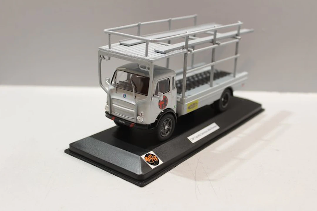 AM.71 1:43 - Model car - OM Tigrotto servizio/ porte-voitures Alfa-Romeo