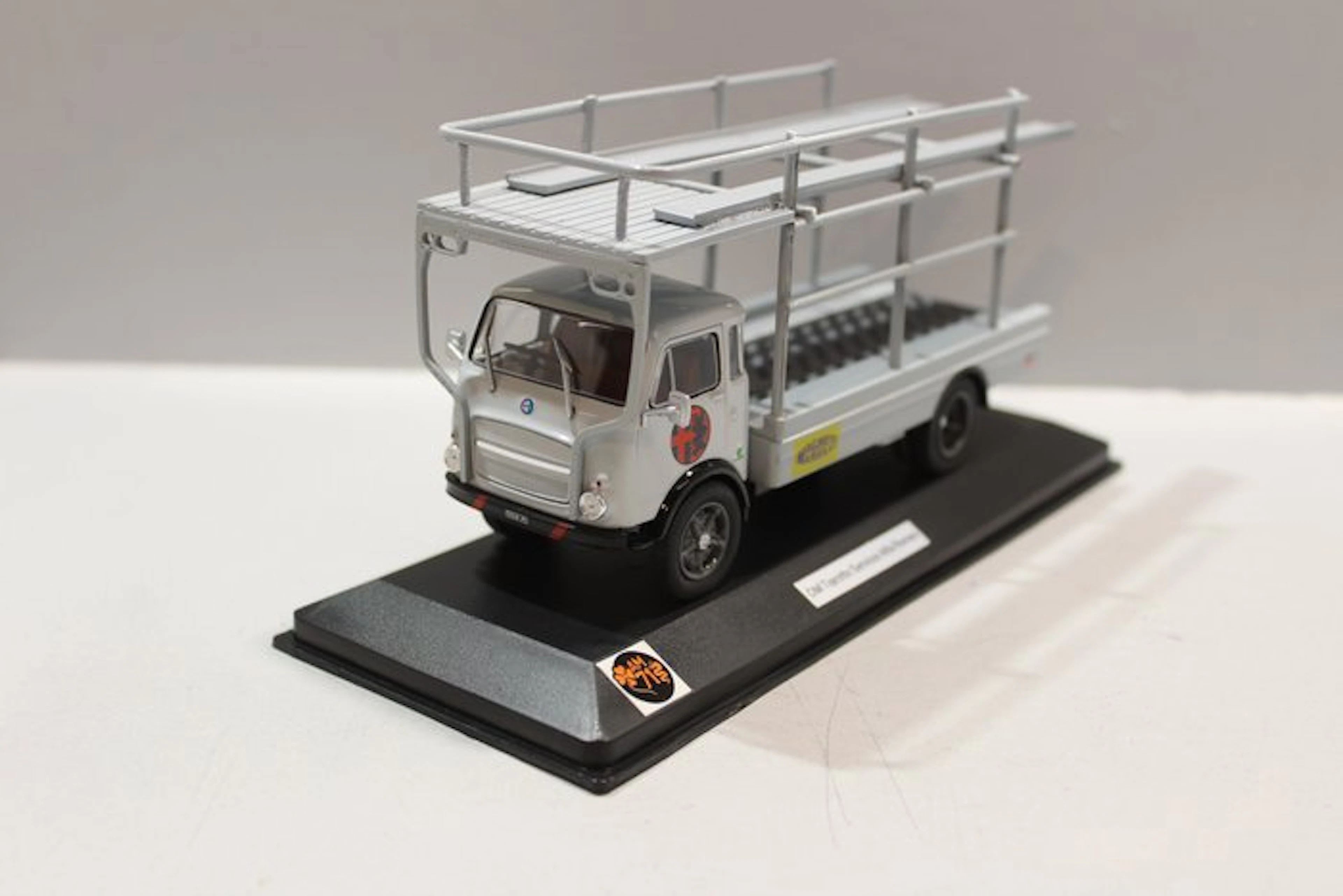 AM.71 1:43 - Model car - OM Tigrotto servizio/ porte-voitures Alfa-Romeo
