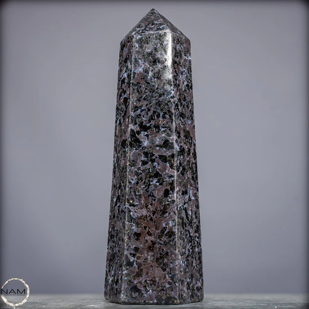Melanit Gabbro Obelisk – Sculptural Luxury Statement from Madagascar- 4034.41 g