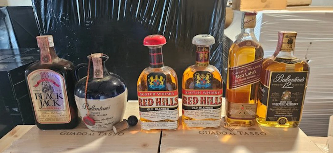 Johnny Walker Red Label + Ballantines Finest +...