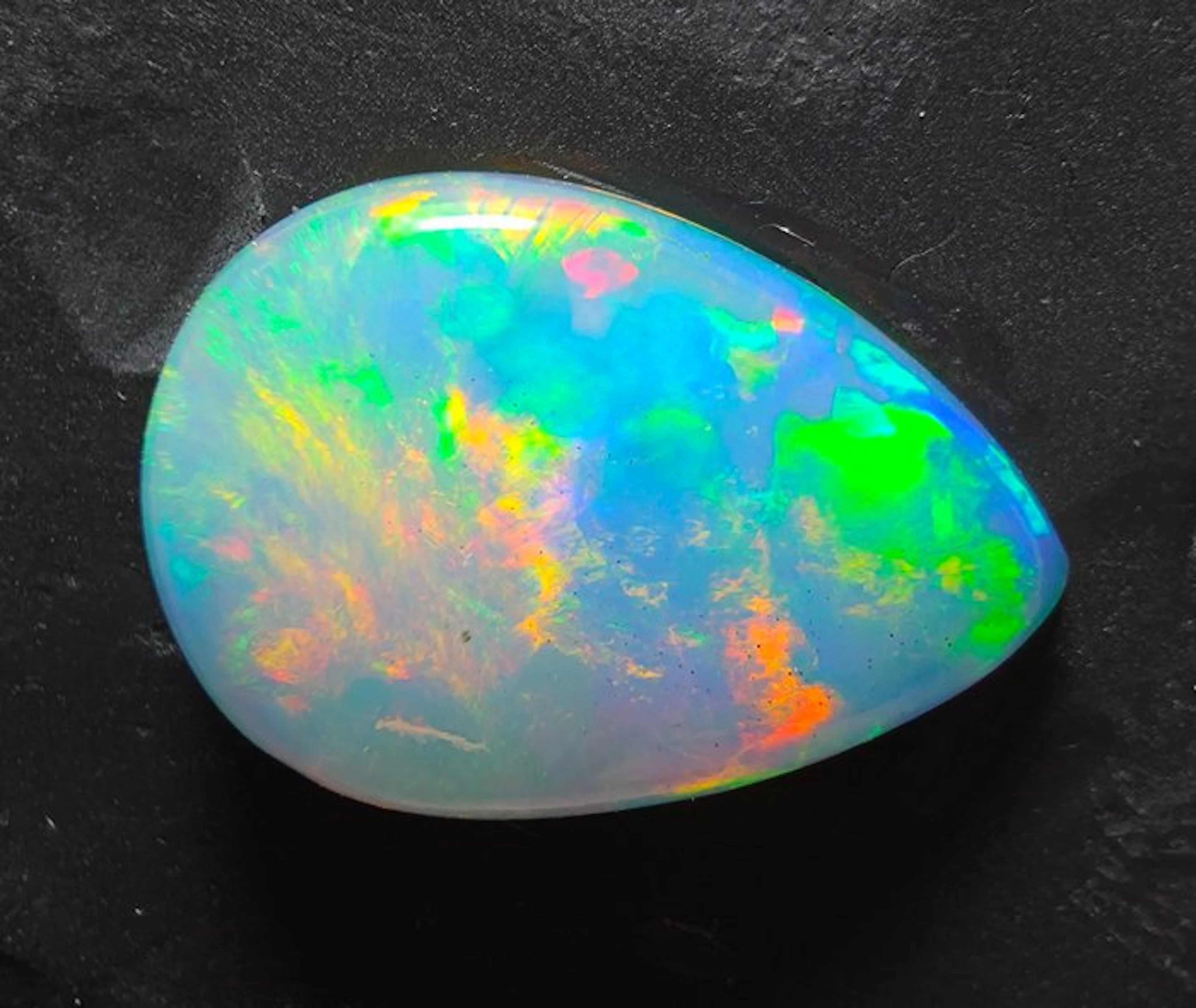 Opal Cabochon - Height: 16 mm - Width: 11 mm- 0.7 g - (1)