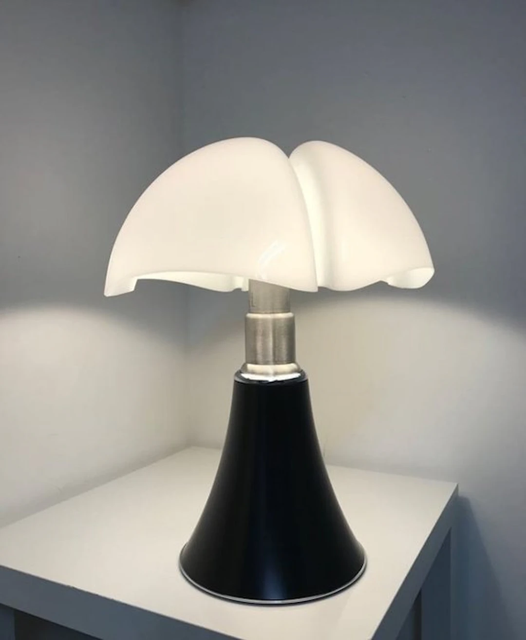 Martinelli Luce - Gae Aulenti - MINI PIPISTRELLO - Table lamp - Matt