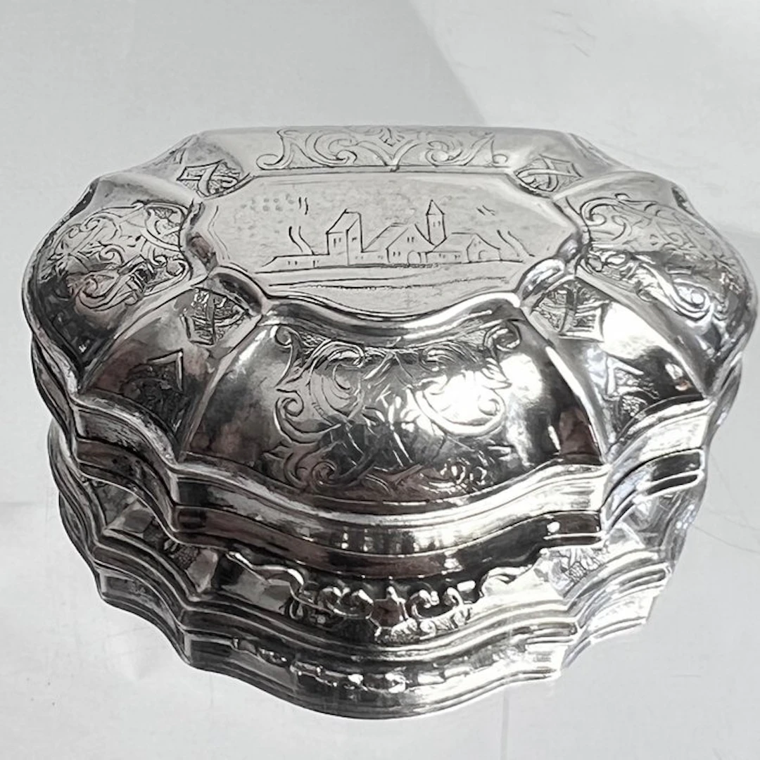Box - Exotic scene Cherub/Lion - .800 silver - Snuff - Trinket Jewellery