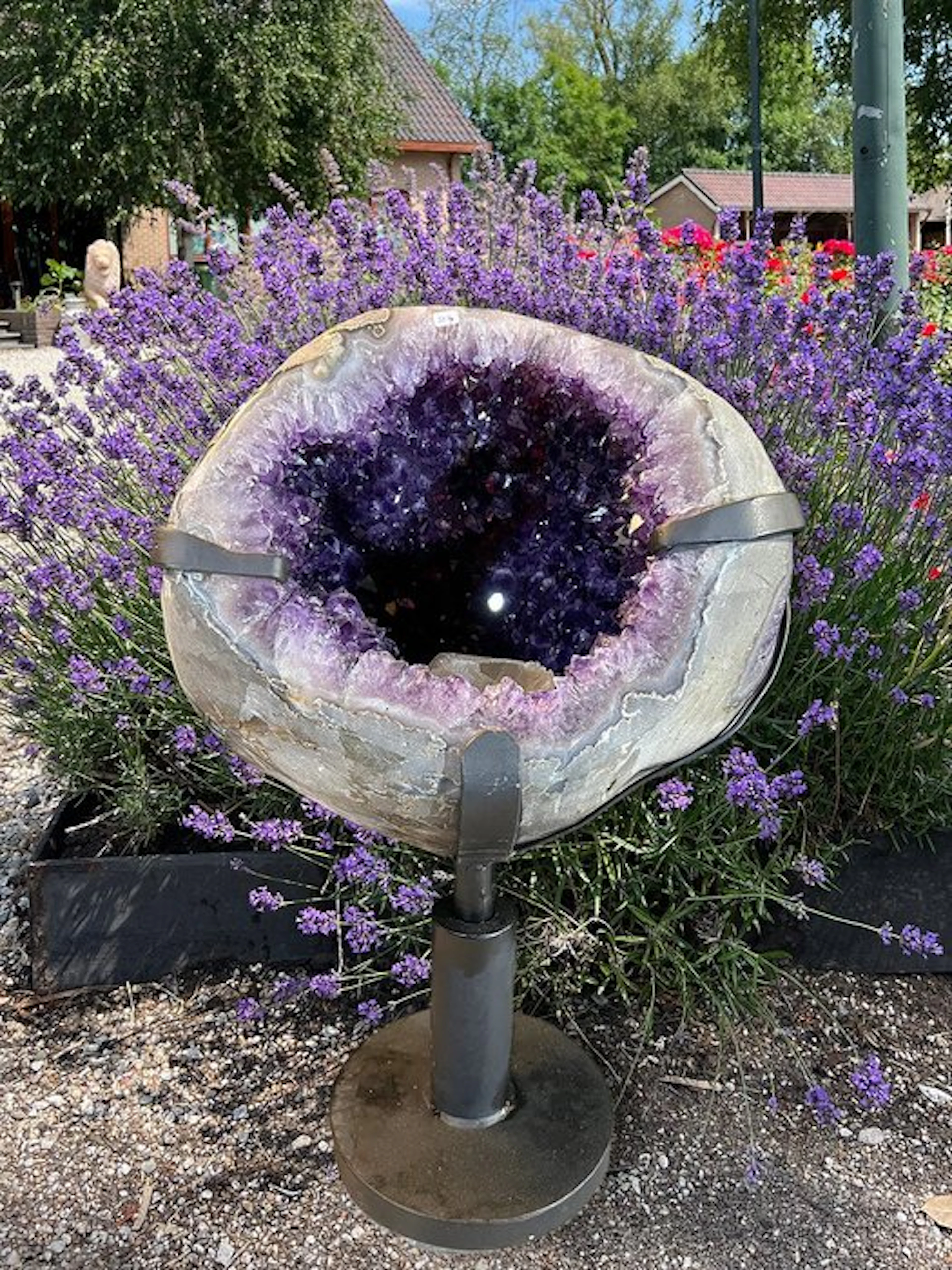 Amethyst Geode - Height: 70 cm - Width: 45 cm- 59 kg - (1)