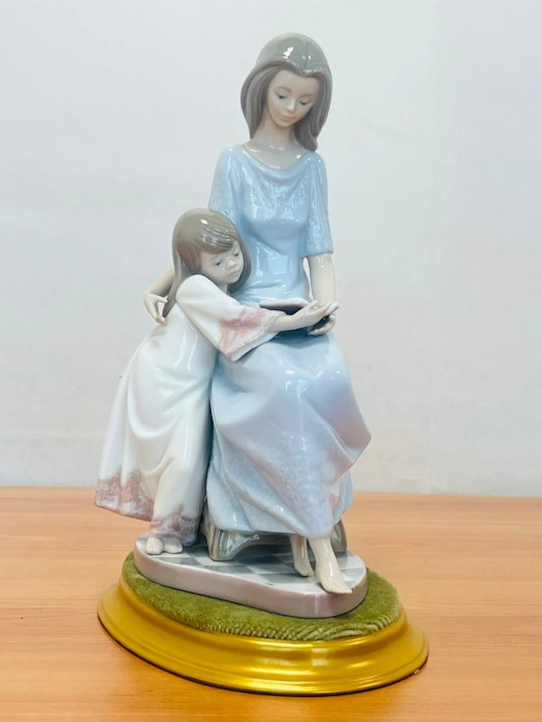 Lladró - Francisco Catalá - Sculpture, Bedtime Story - 27 cm - Porcelain - 1987