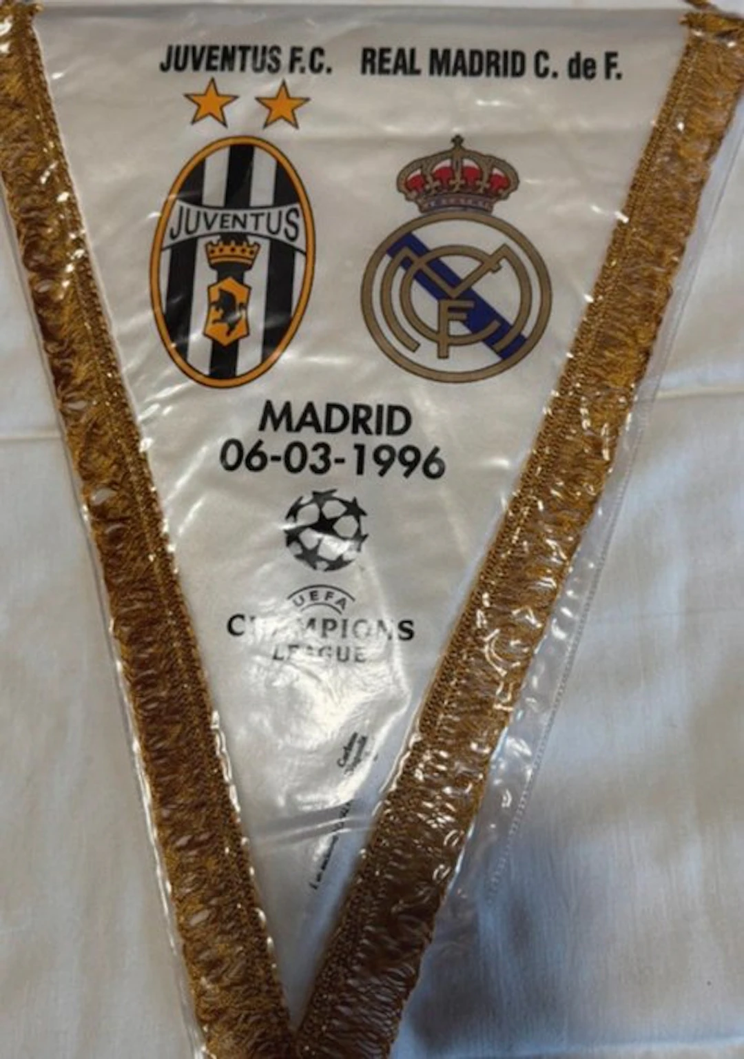 Juventus - UEFA Champions League - 1996 - Flag / pennant