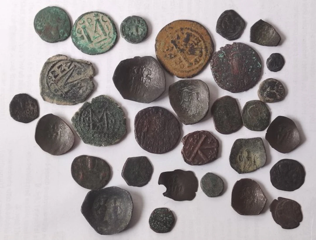 Byzantine Empire Lot of 29 Æ coins (No reserve price)
