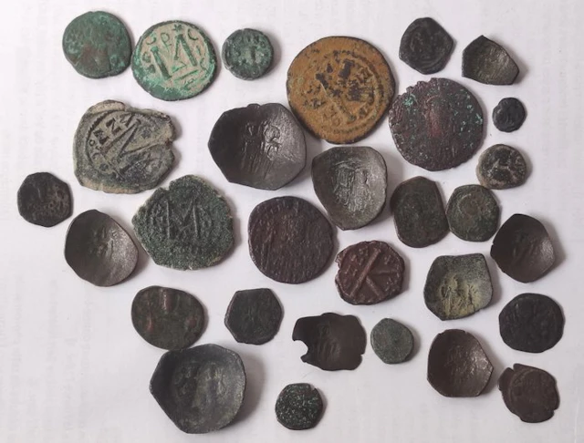 Byzantine Empire Lot of 29 Æ coins (No reserve price)